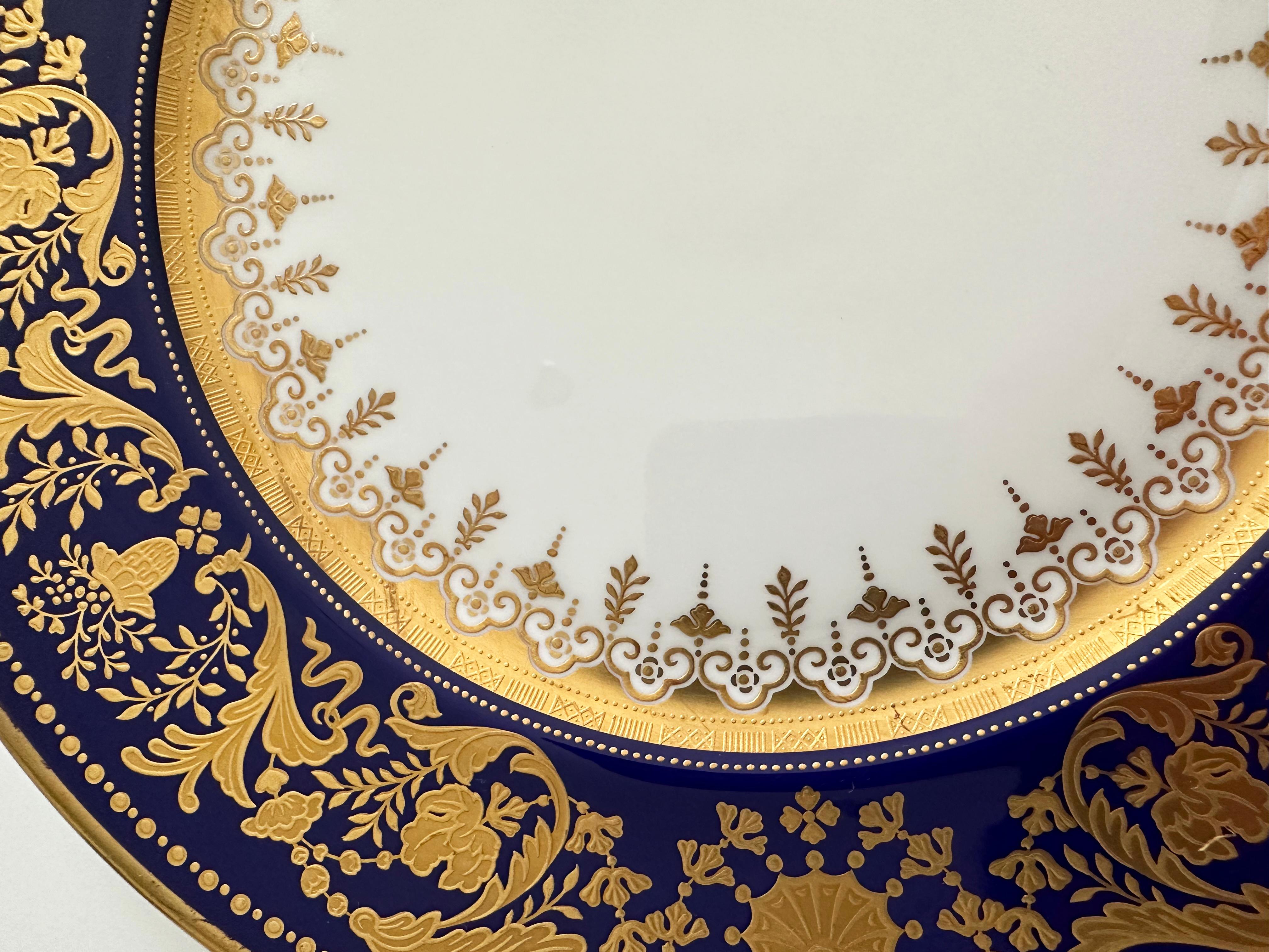 XXI secolo e contemporaneo Piatto decorativo in oro e marina in stile Barocco di De Lamerie in vendita