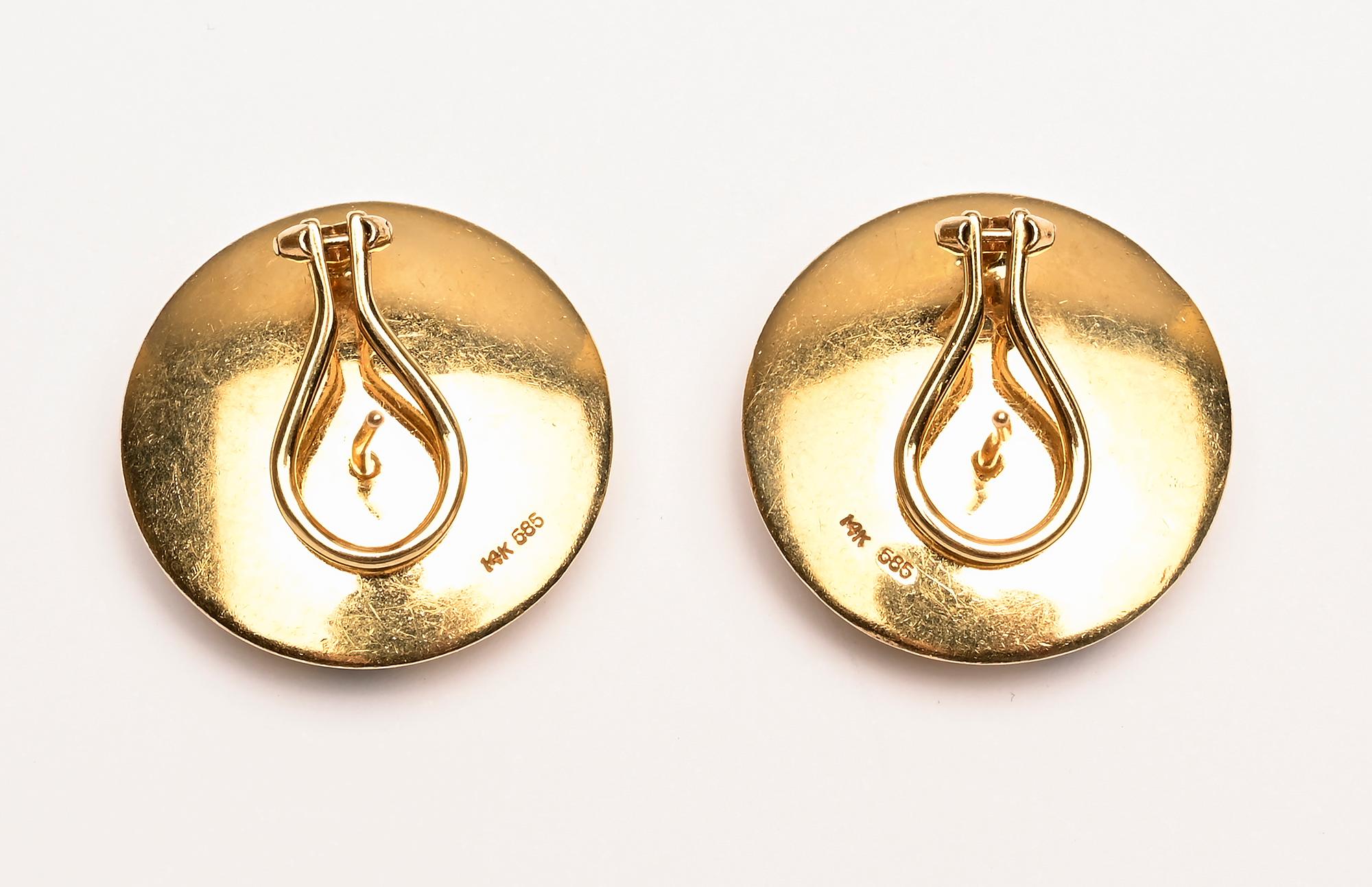 Gold and Onyx Dot Earrings In Excellent Condition For Sale In Darnestown, MD