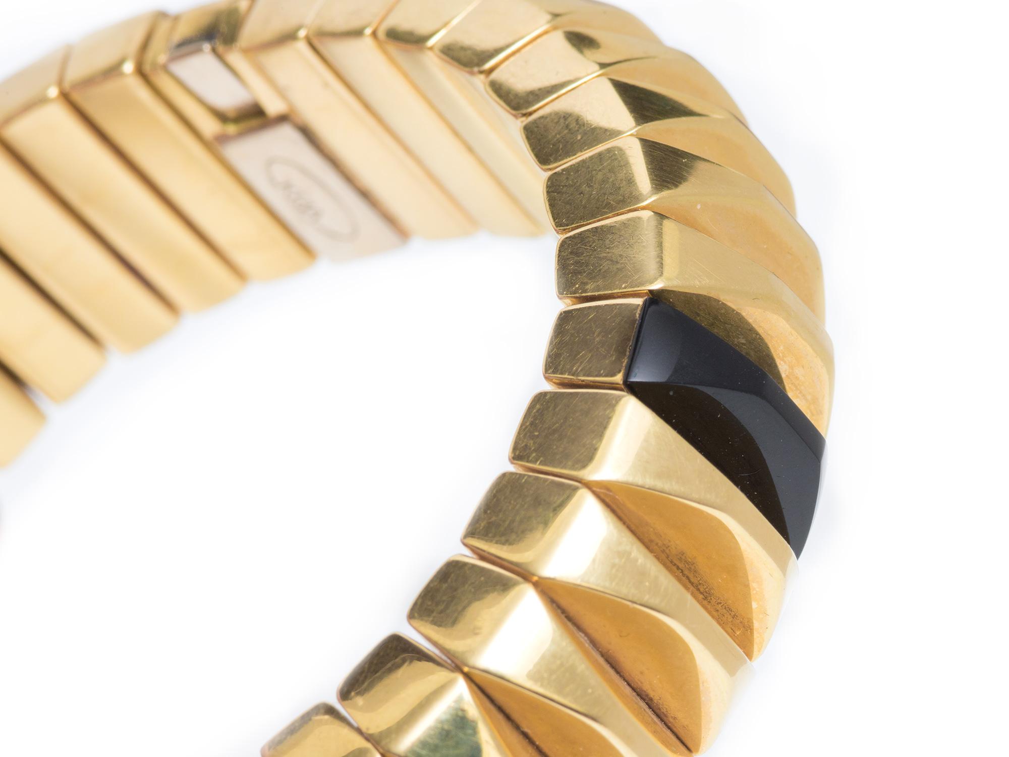 Cabochon Gold and Onyx Ridged Bracelet For Sale