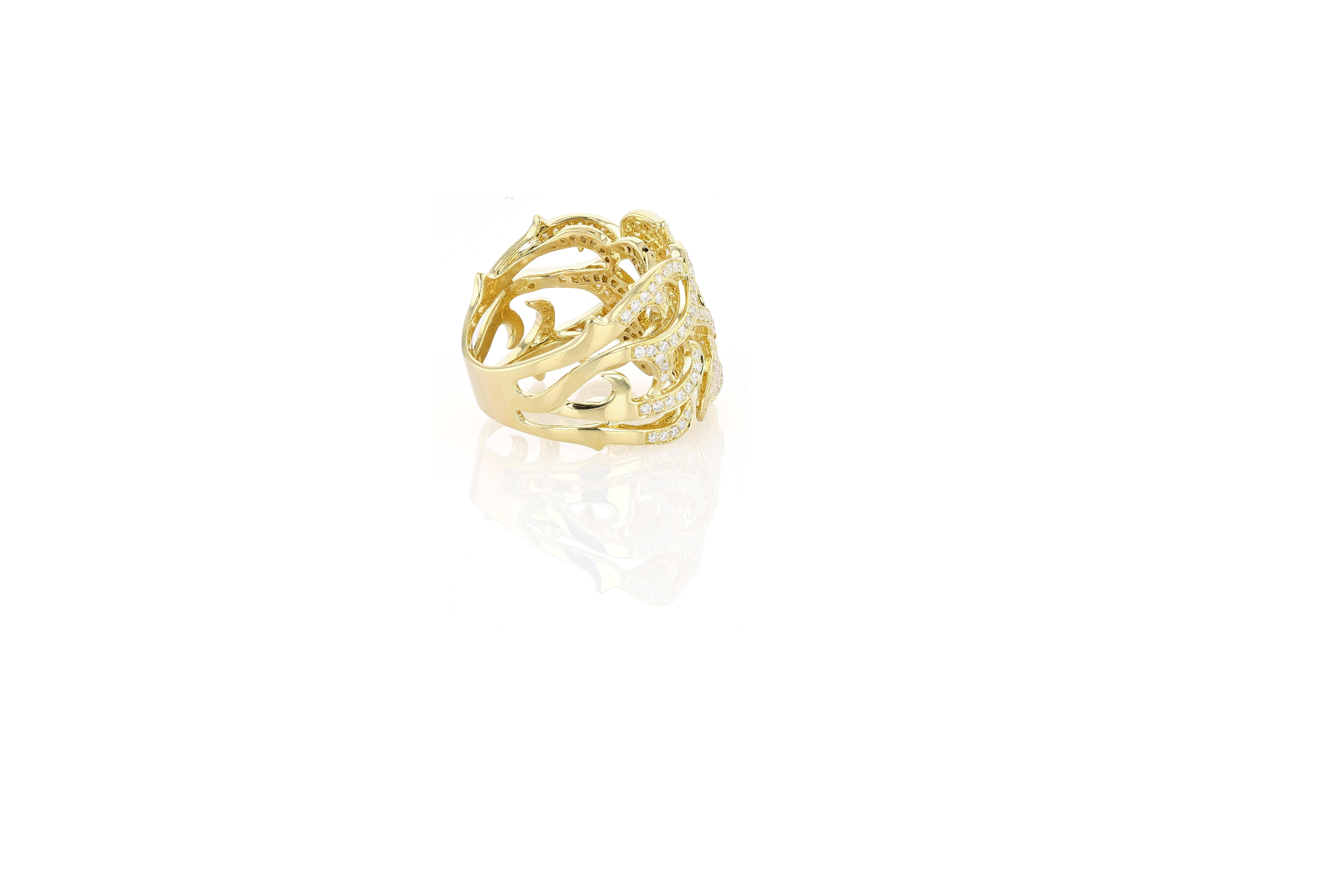 Gold and Pave Diamond Layered Leaf Motif Ring Corte brillante en venta