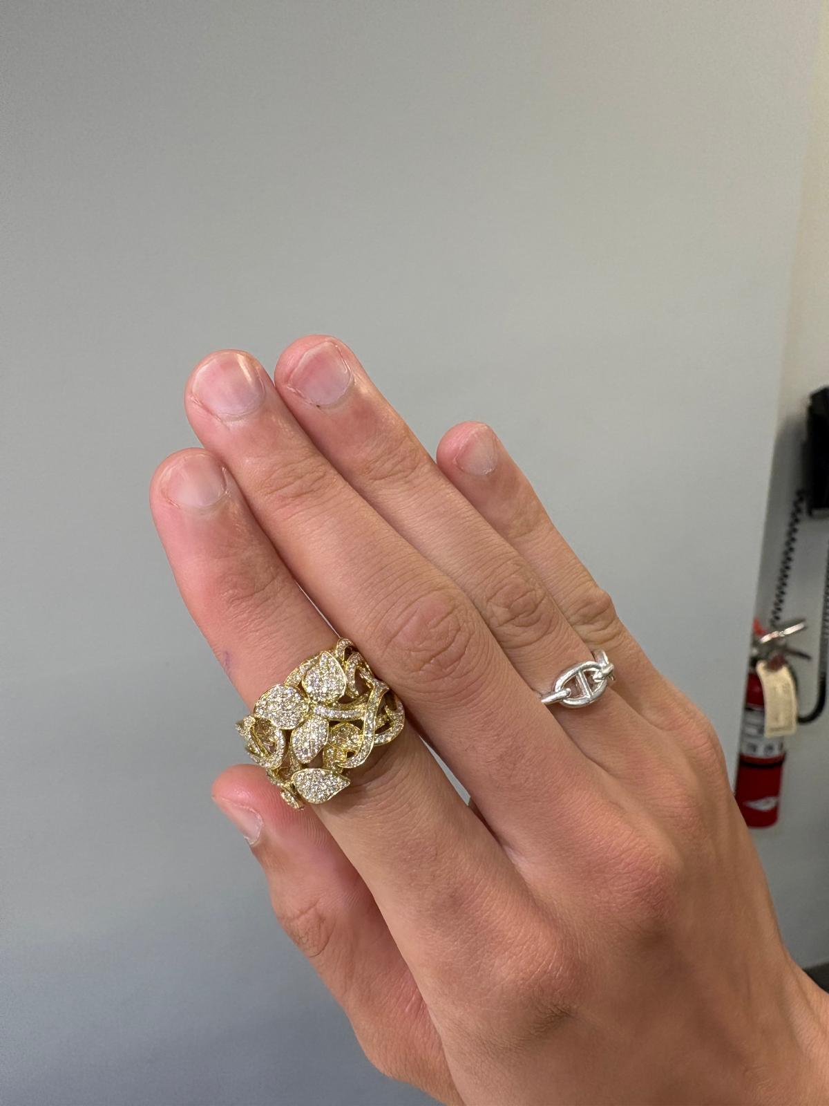 Femenino o masculino Gold and Pave Diamond Layered Leaf Motif Ring en venta