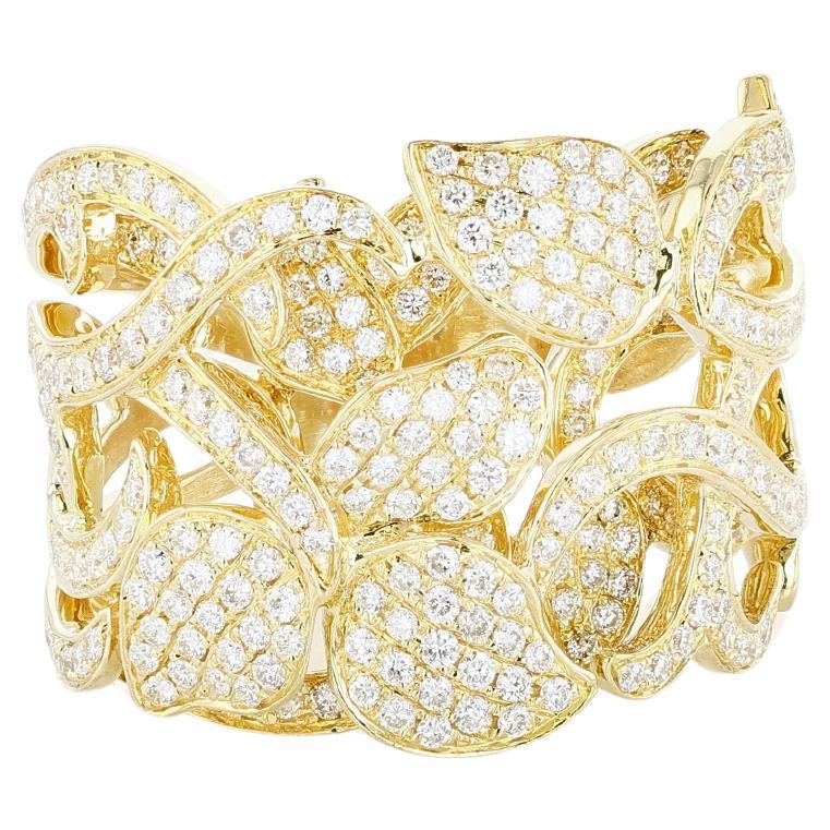 Gold and Pave Diamond Layered Leaf Motif Ring en venta