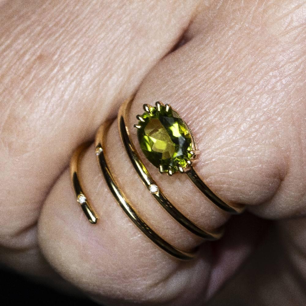 Gold and Peridot Spiral Ring For Sale 2
