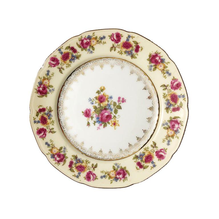 Assiette en céramique peinte à motifs floraux or et rose avec bords festonnés
