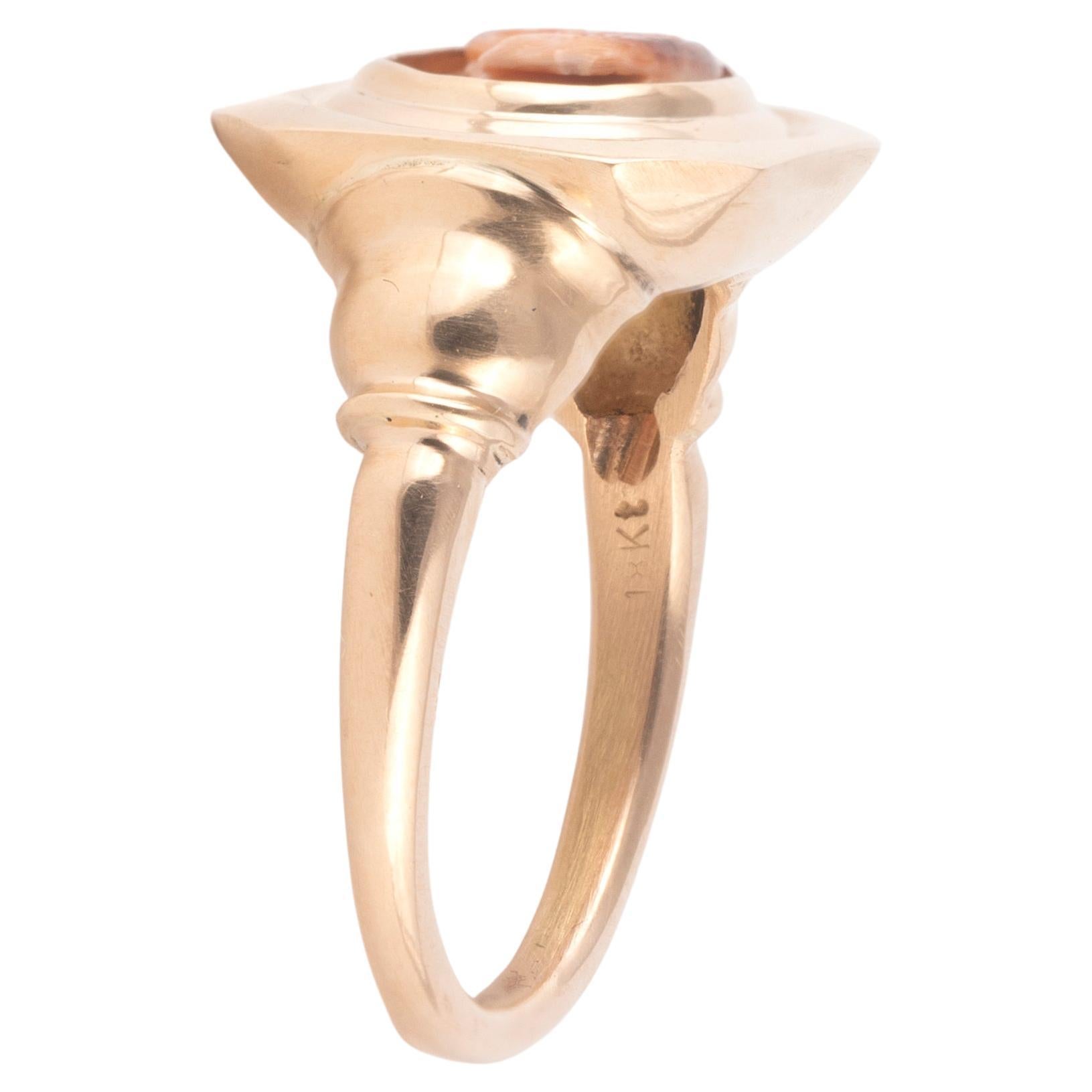 Classical Roman Gold And Ovoid Agate Roman Cameo Dog Ring 2nd-3rd century AD For Sale