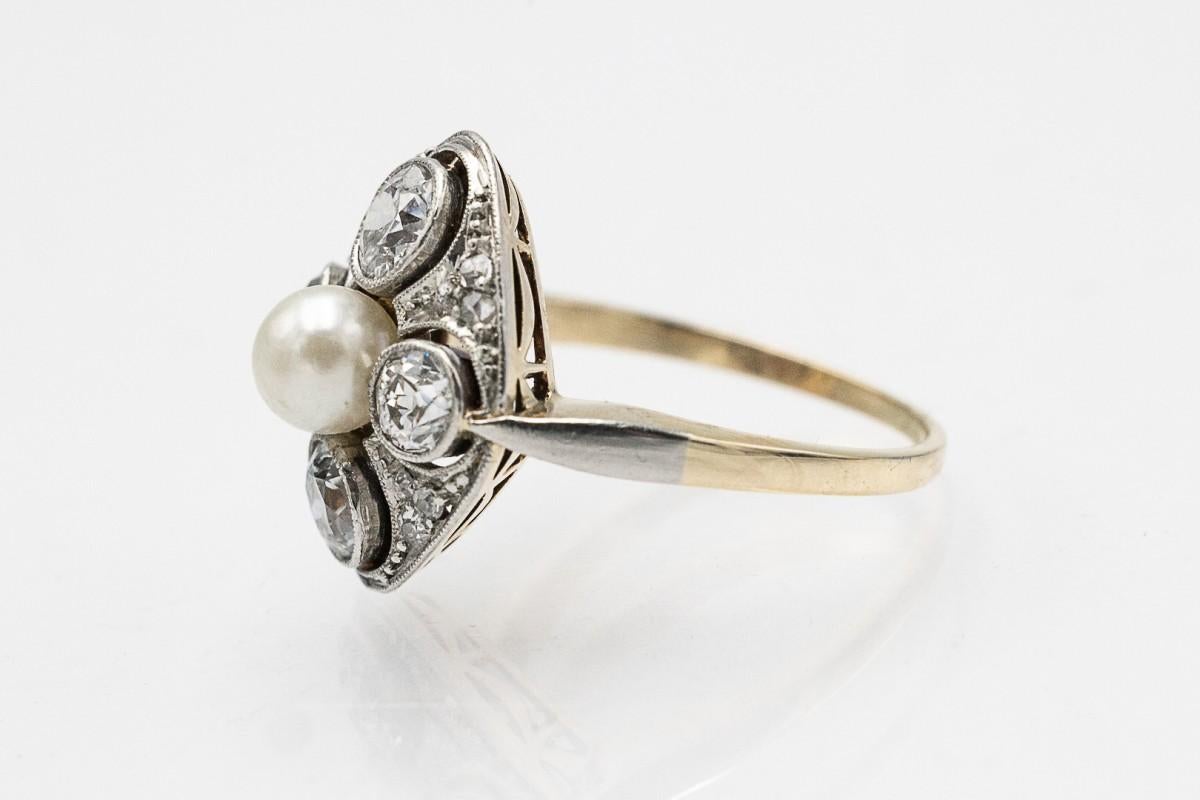 Gold and platinum ring with diamonds and a cultured pearl, circa 1920 en vente 1