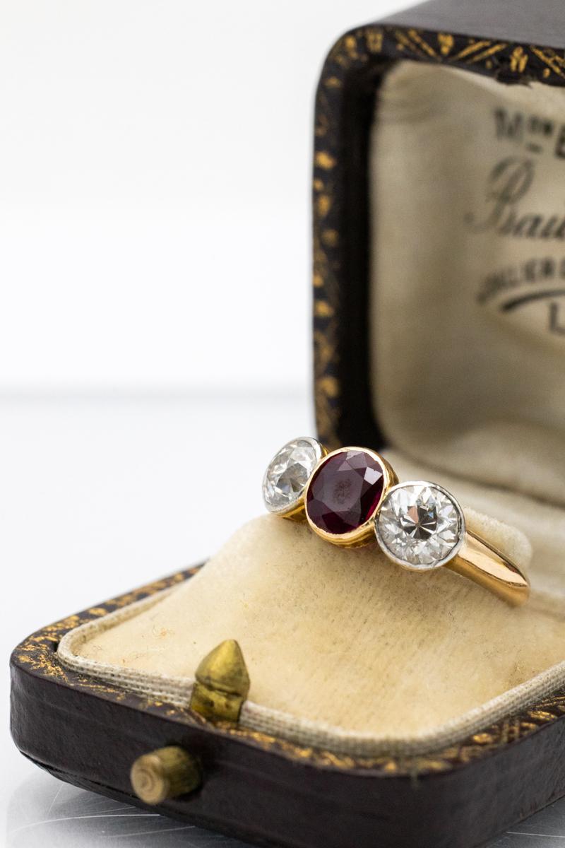 Anello in oro e platino con rubino e diamanti taglio brillante 1,80ct in vendita 1