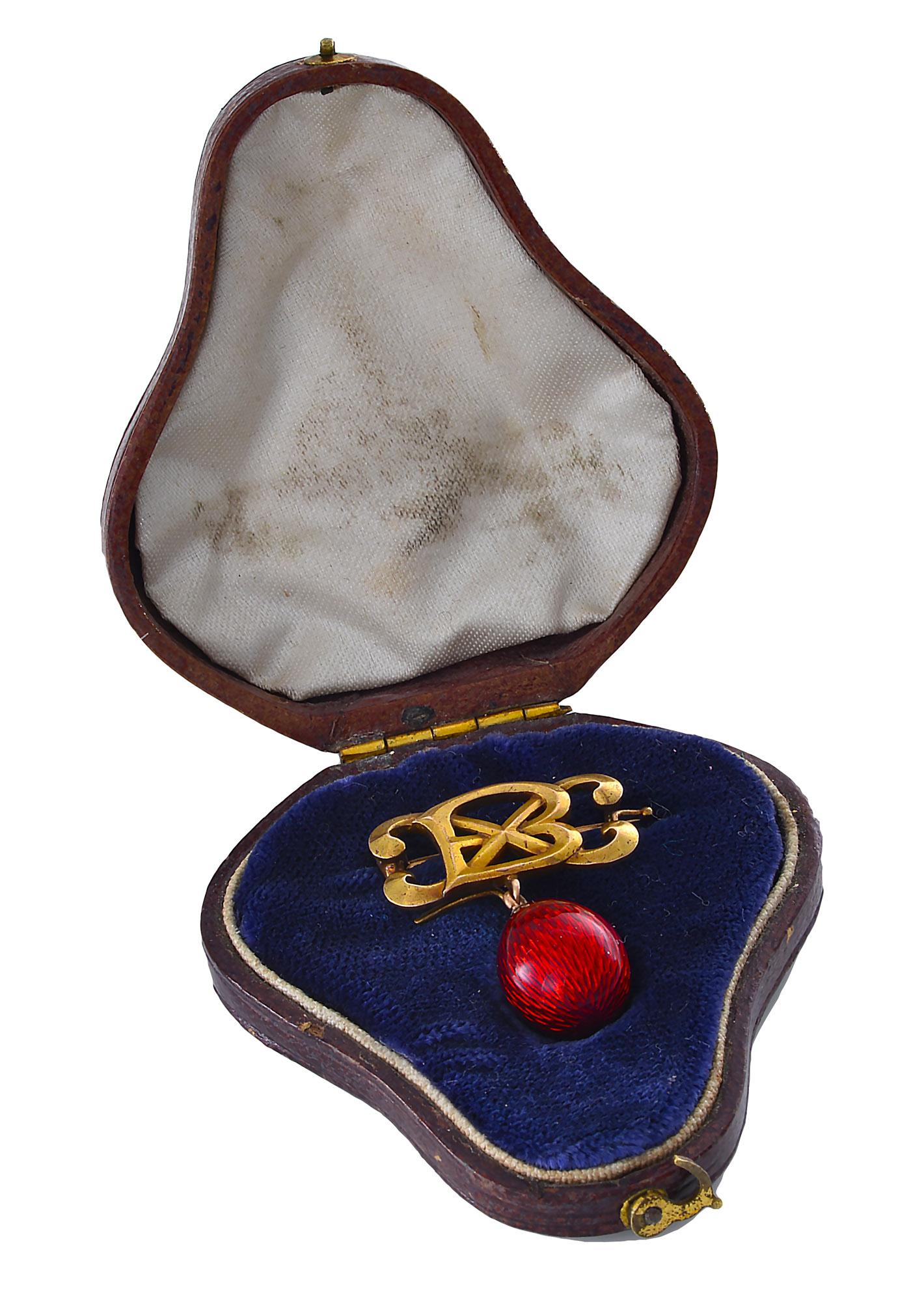 Victorian Gold and Red Enamel Egg Brooch by Alfred Thielmann for Faberge For Sale