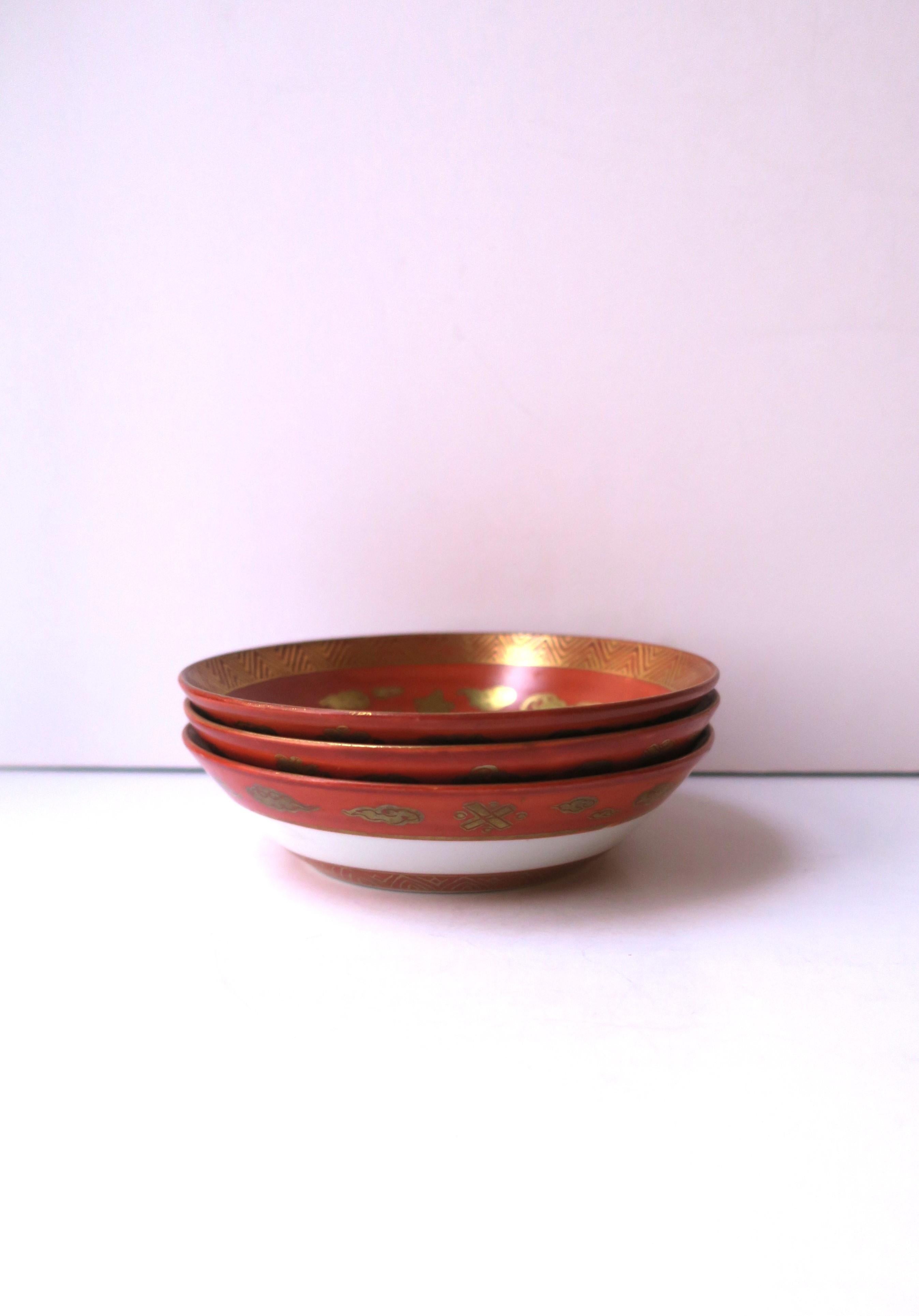 Gold and Red Finger or Nut Bowls with Dragon Design, Set of 3 For Sale 3