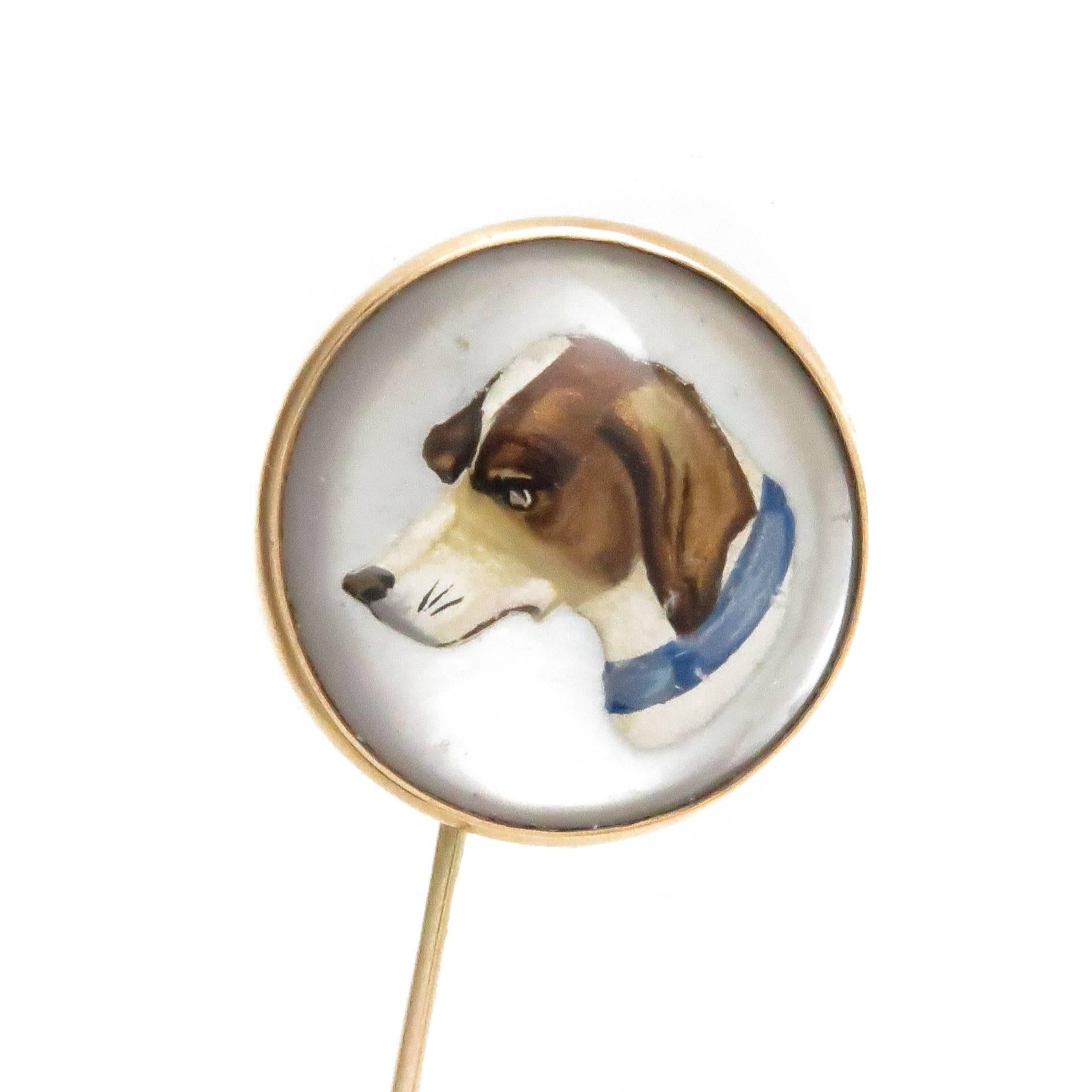 Circa 1920s 14K Yellow Gold Reverse Essex Crystal Hound Dog Stick pin, measuring 5/8 inch ( 16 MM ) in diameter and set with a nicely detailed mother of Pearl backed deeply carved crystal having great dimension. Total pin length 2 1/2 inches. 