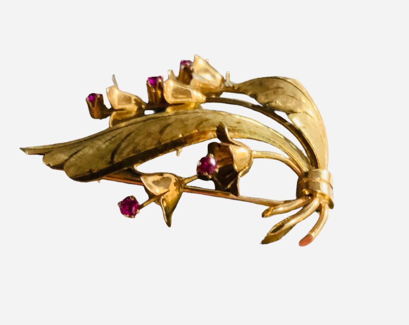 Gold and Rubies Bouquet of Lilies of the Valley Brooch In Good Condition In Guaynabo, PR