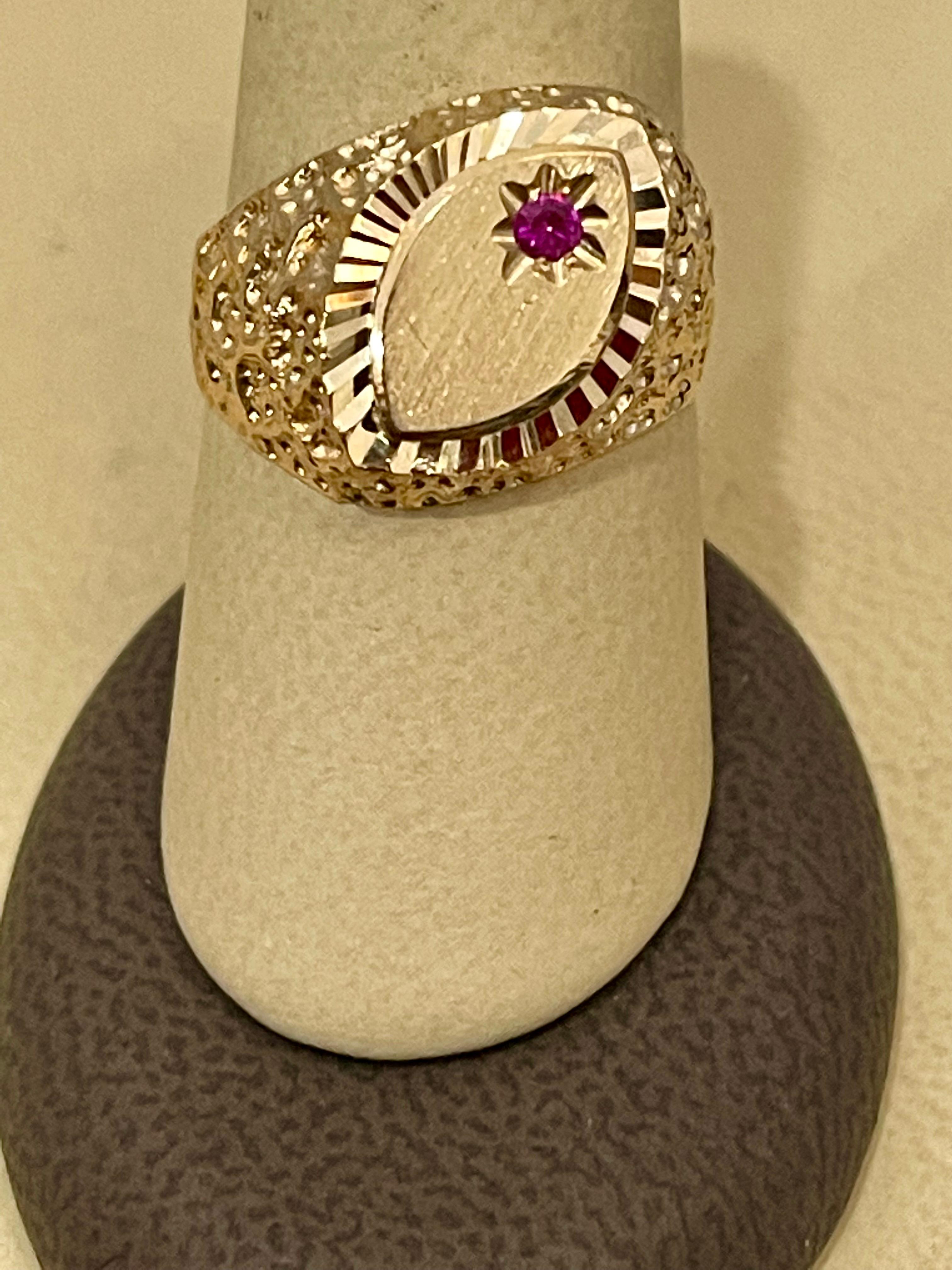 Gold and Ruby 14 Karat Yellow Gold Ring Vintage Unisex For Sale 4