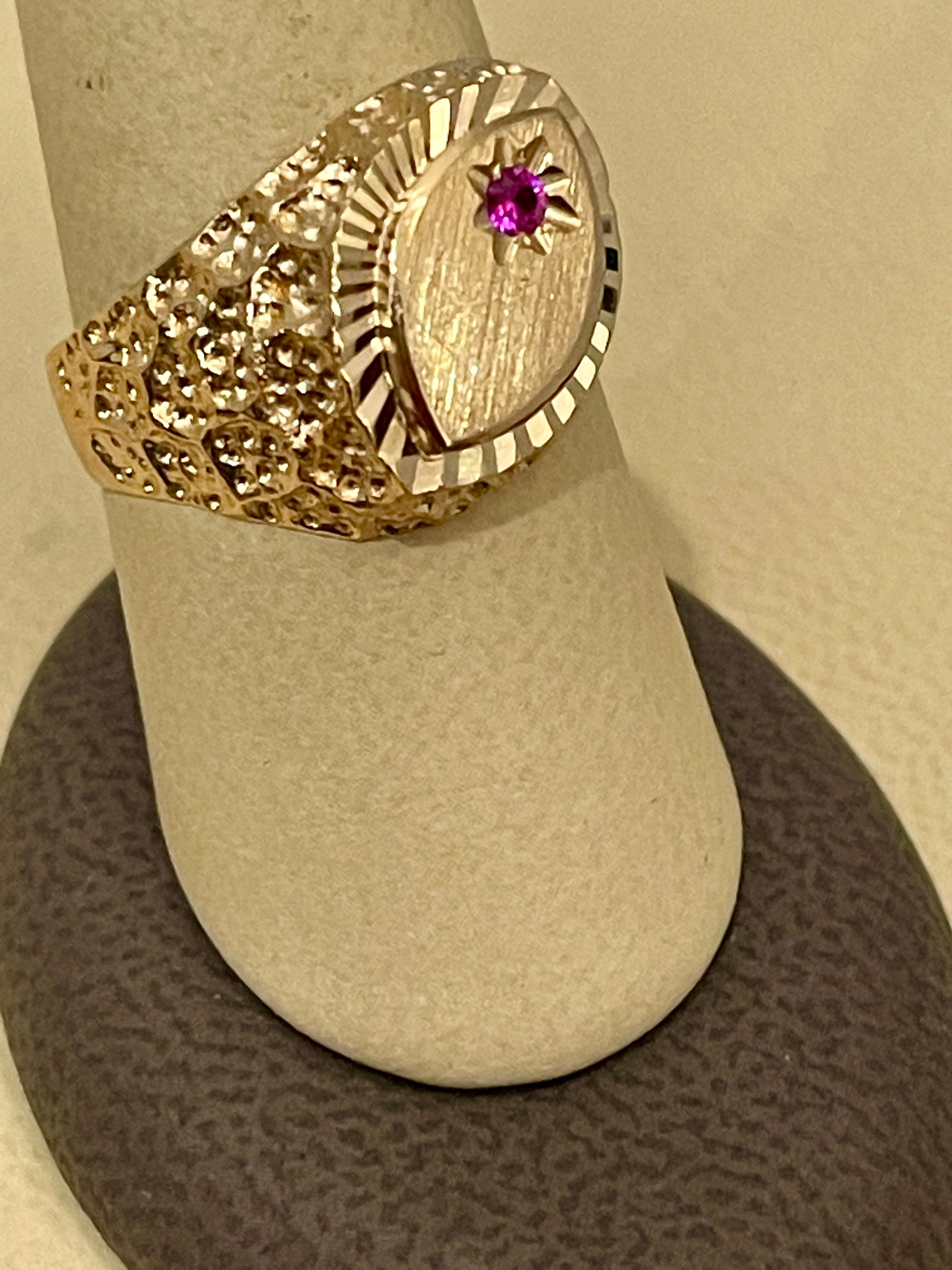 Gold and Ruby 14 Karat Yellow Gold Ring Vintage Unisex For Sale 5