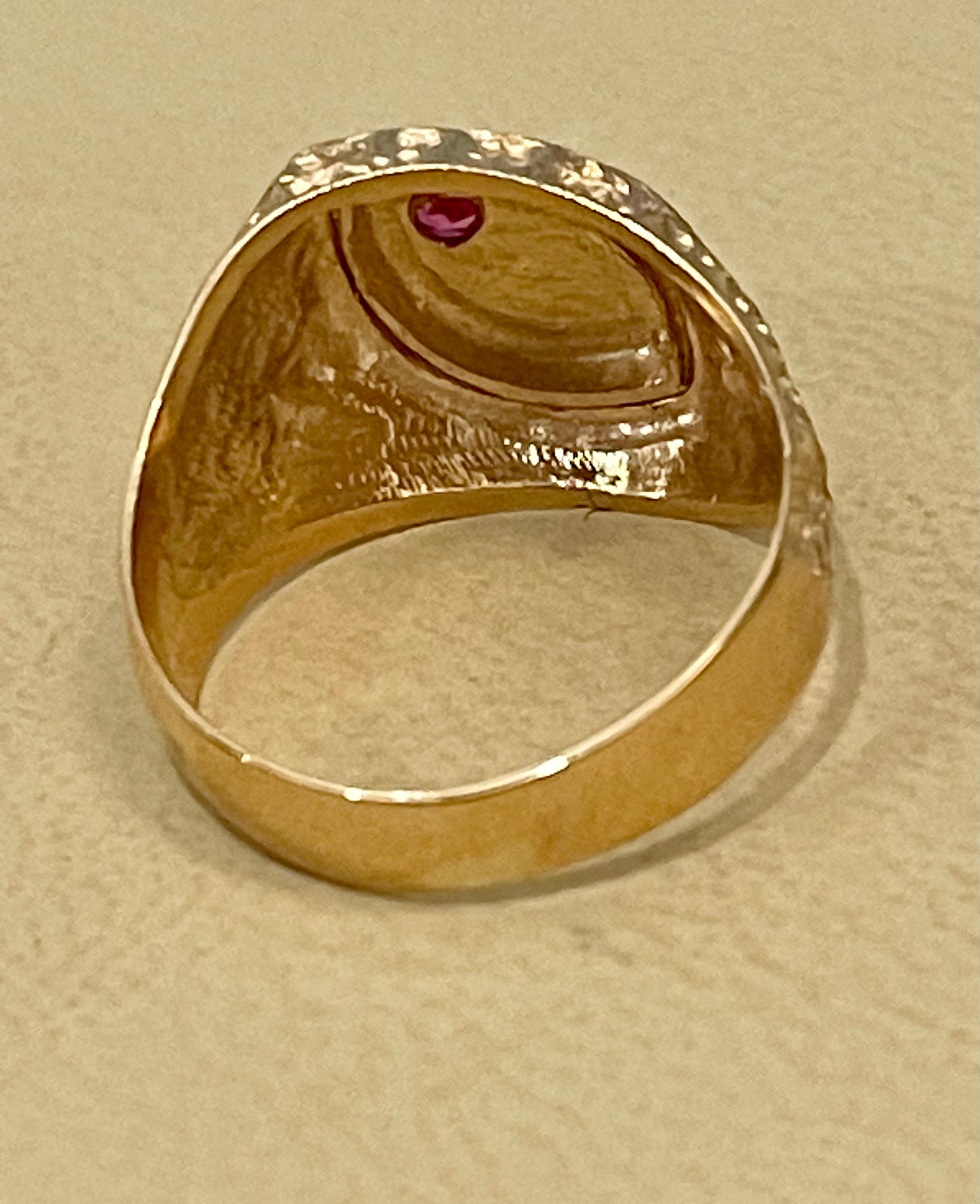Gold and Ruby 14 Karat Yellow Gold Ring Vintage Unisex For Sale 1