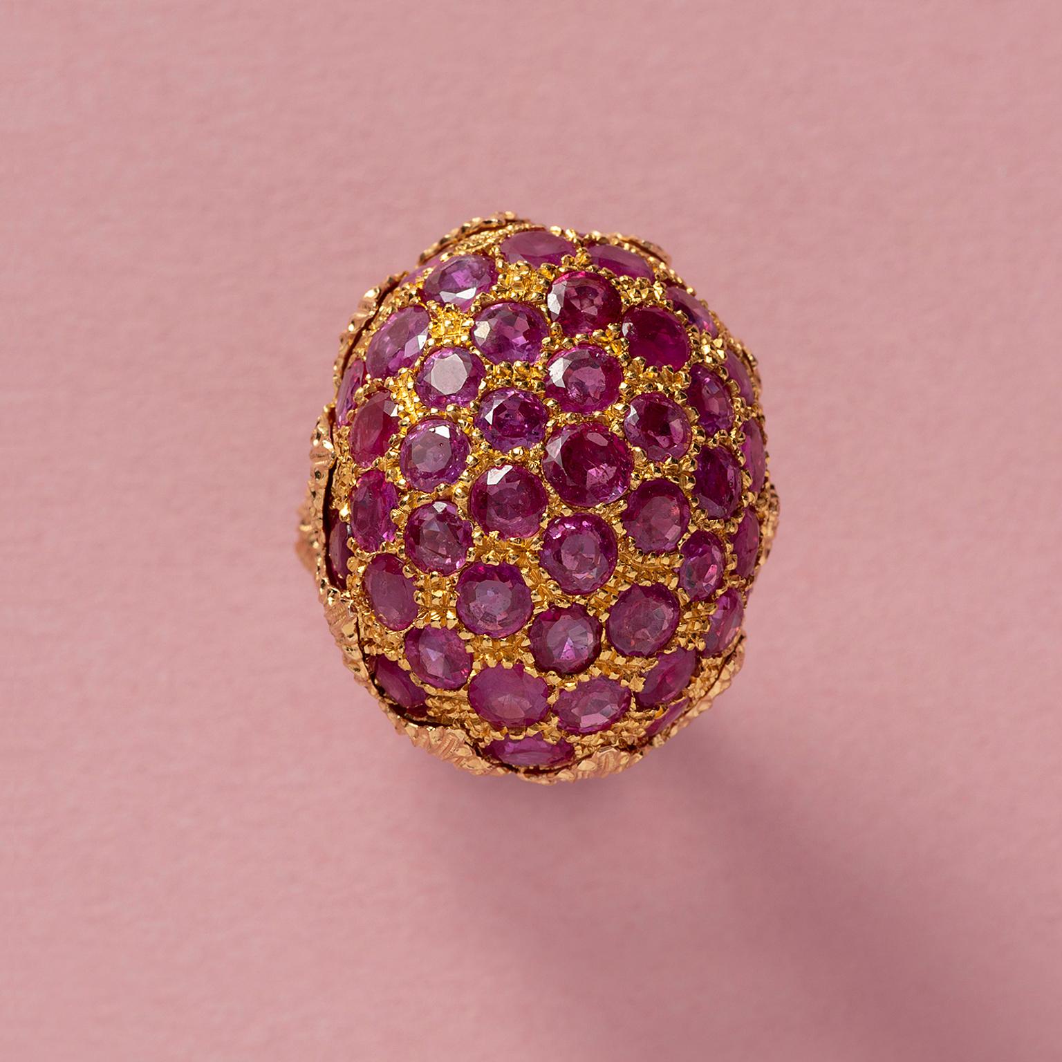 Gold and Ruby Bombé Buccellati Ring In Good Condition In Amsterdam, NL