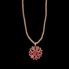Collana con ciondolo in oro e rubino