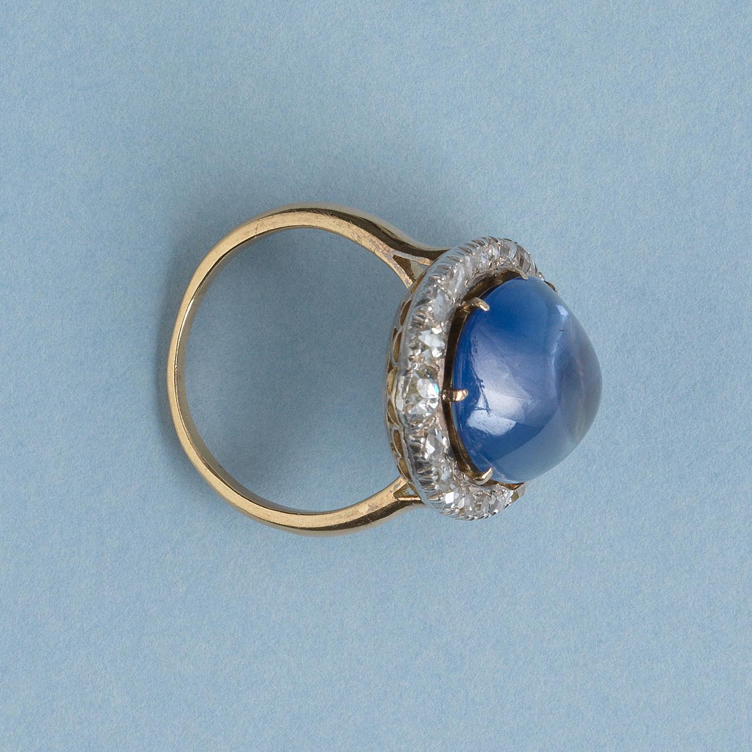 Cabochon Gold and Sapphire and Diamond Cluster Ring For Sale