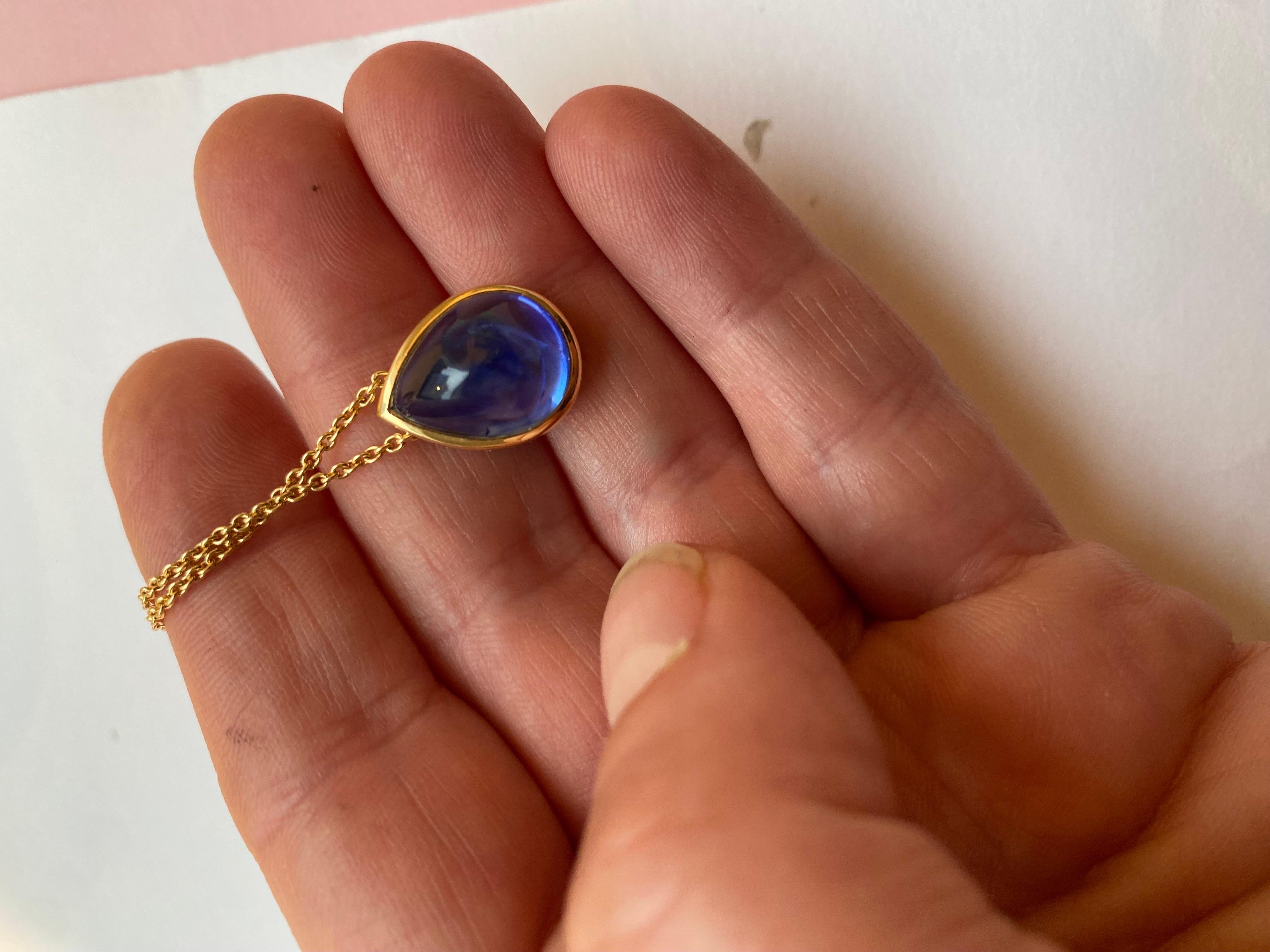 Gold and sapphire pendant In Good Condition For Sale In Amsterdam, NL