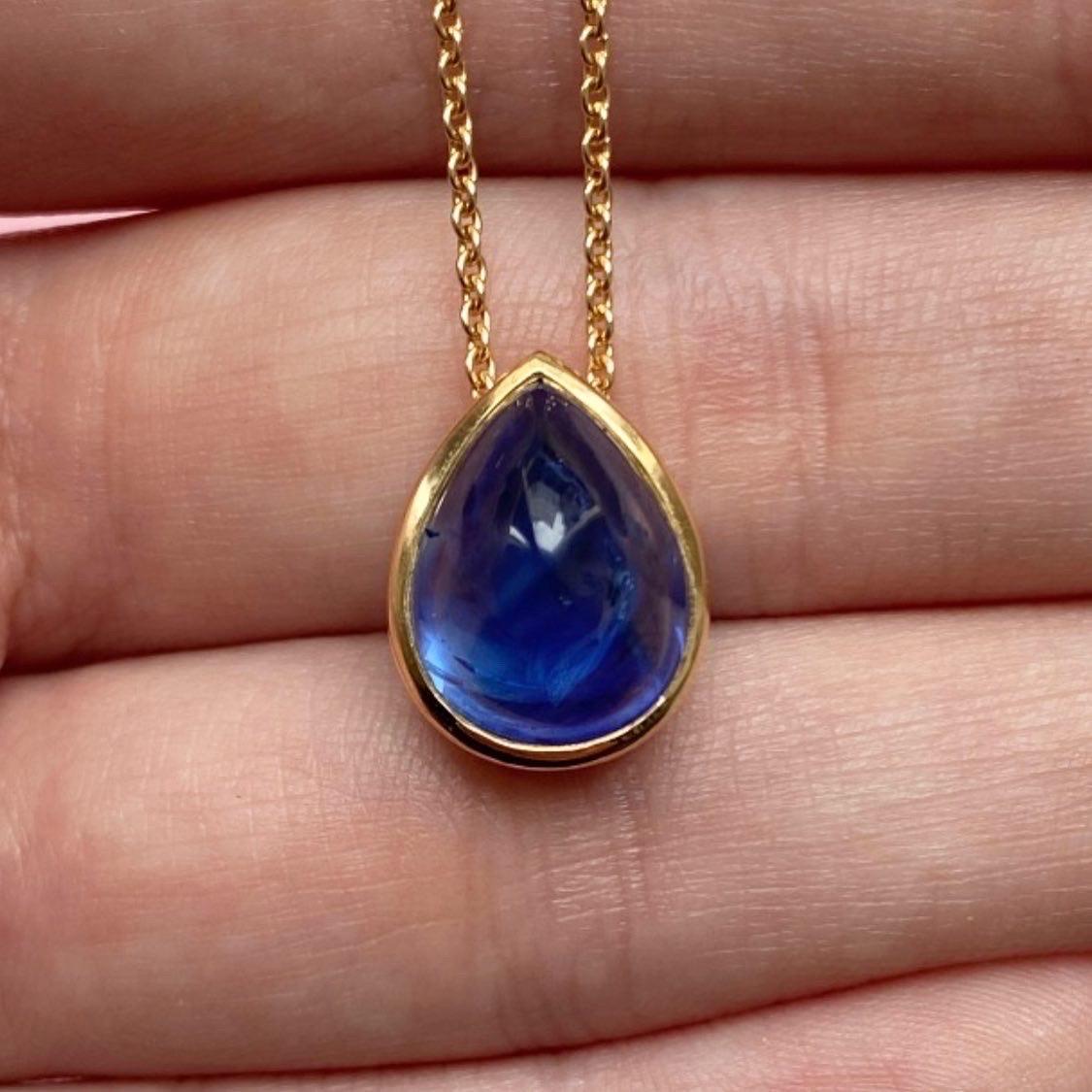 Women's or Men's Gold and sapphire pendant For Sale