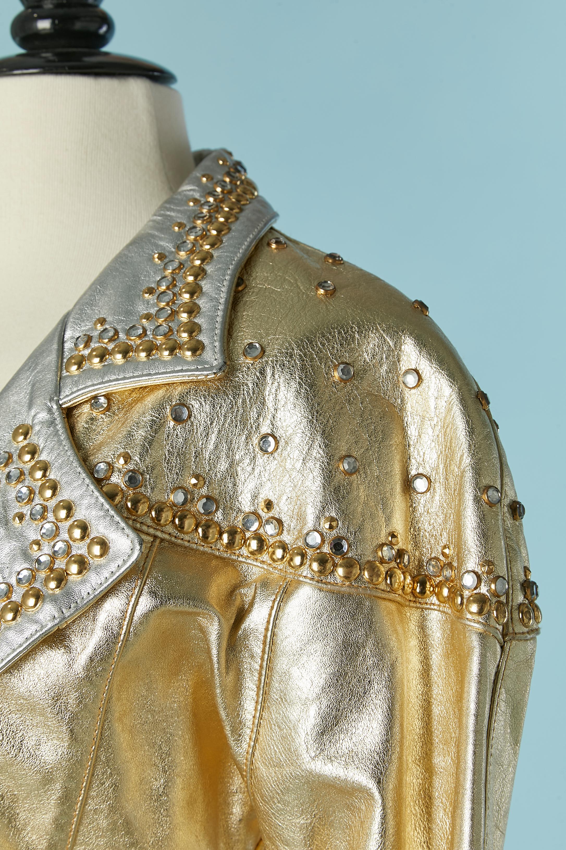 Beige Giacca in pelle oro e argento con borchie e strass Posé in vendita