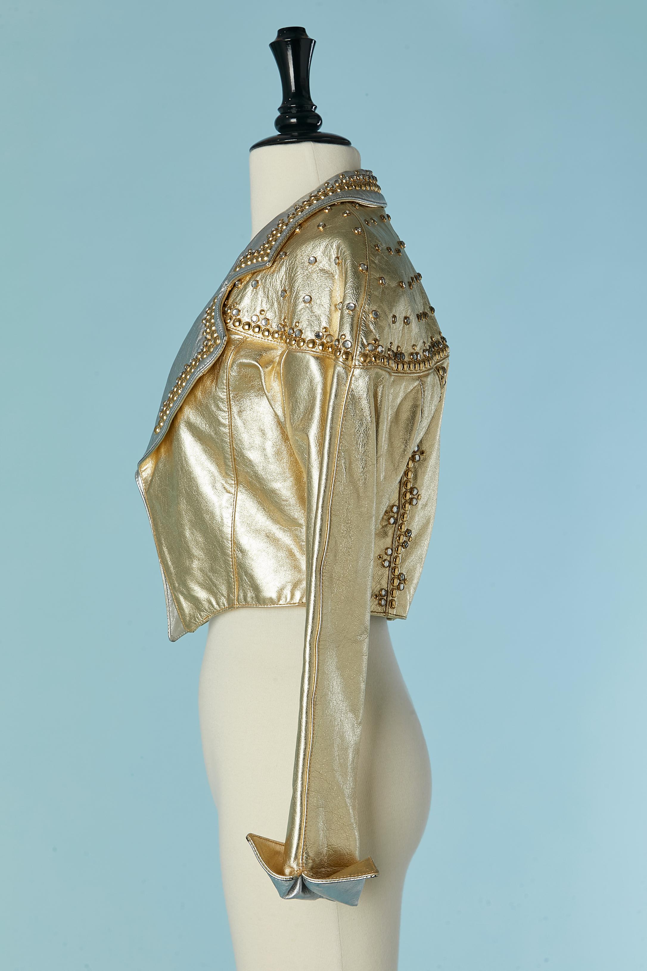 Giacca in pelle oro e argento con borchie e strass Posé In condizioni ottime in vendita a Saint-Ouen-Sur-Seine, FR