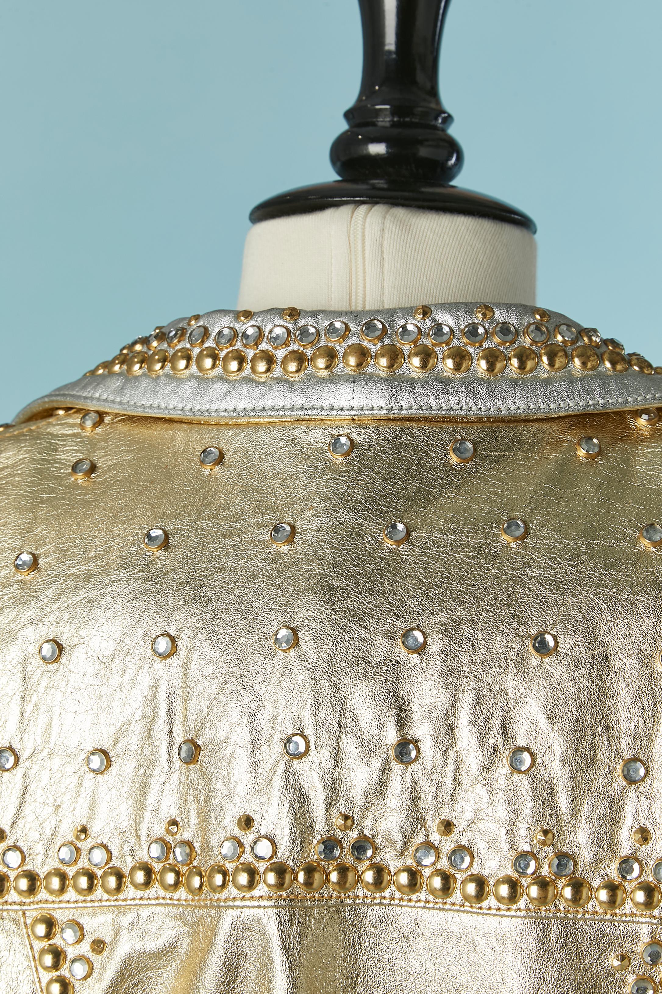Giacca in pelle oro e argento con borchie e strass Posé in vendita 2