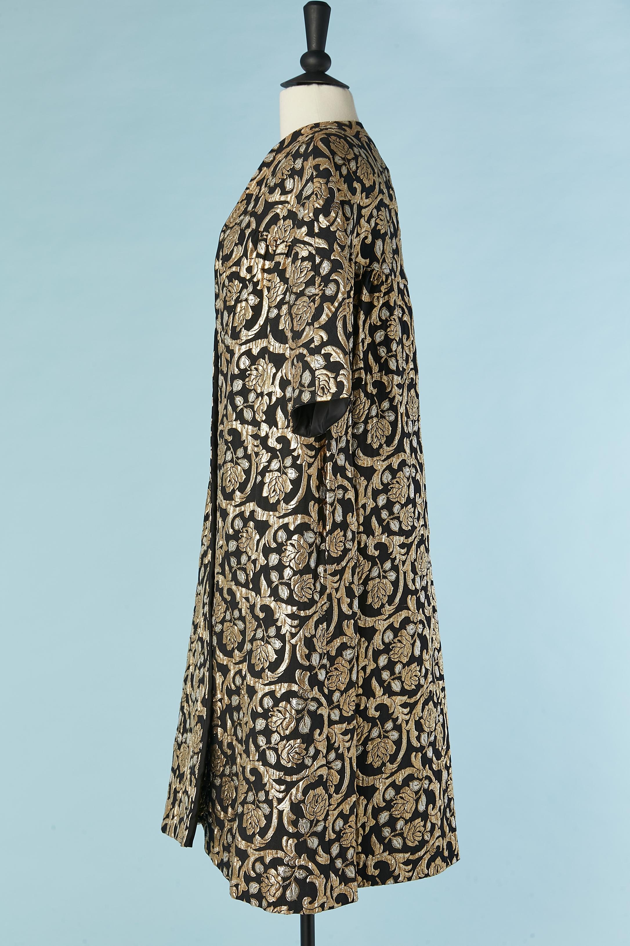Gold and silver lurex brocade on black background evening coat I.Magnin & Co In Excellent Condition For Sale In Saint-Ouen-Sur-Seine, FR