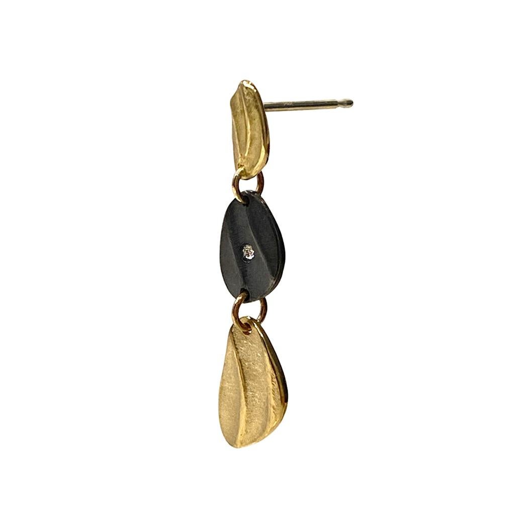 Gold- und Silber-Mini-Pebble-Ohrringe mit Diamanten von K.Mita (Zeitgenössisch) im Angebot
