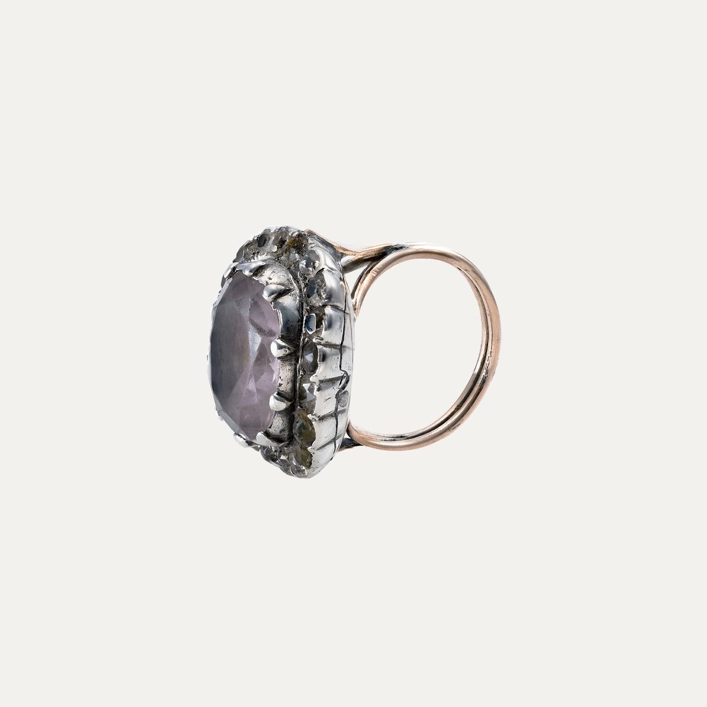 Portugiesischer Ring aus Gold und Silber des XVIII. Jahrhunderts mit Amethyst und Chrysolit (Antiker Kissenschliff) im Angebot