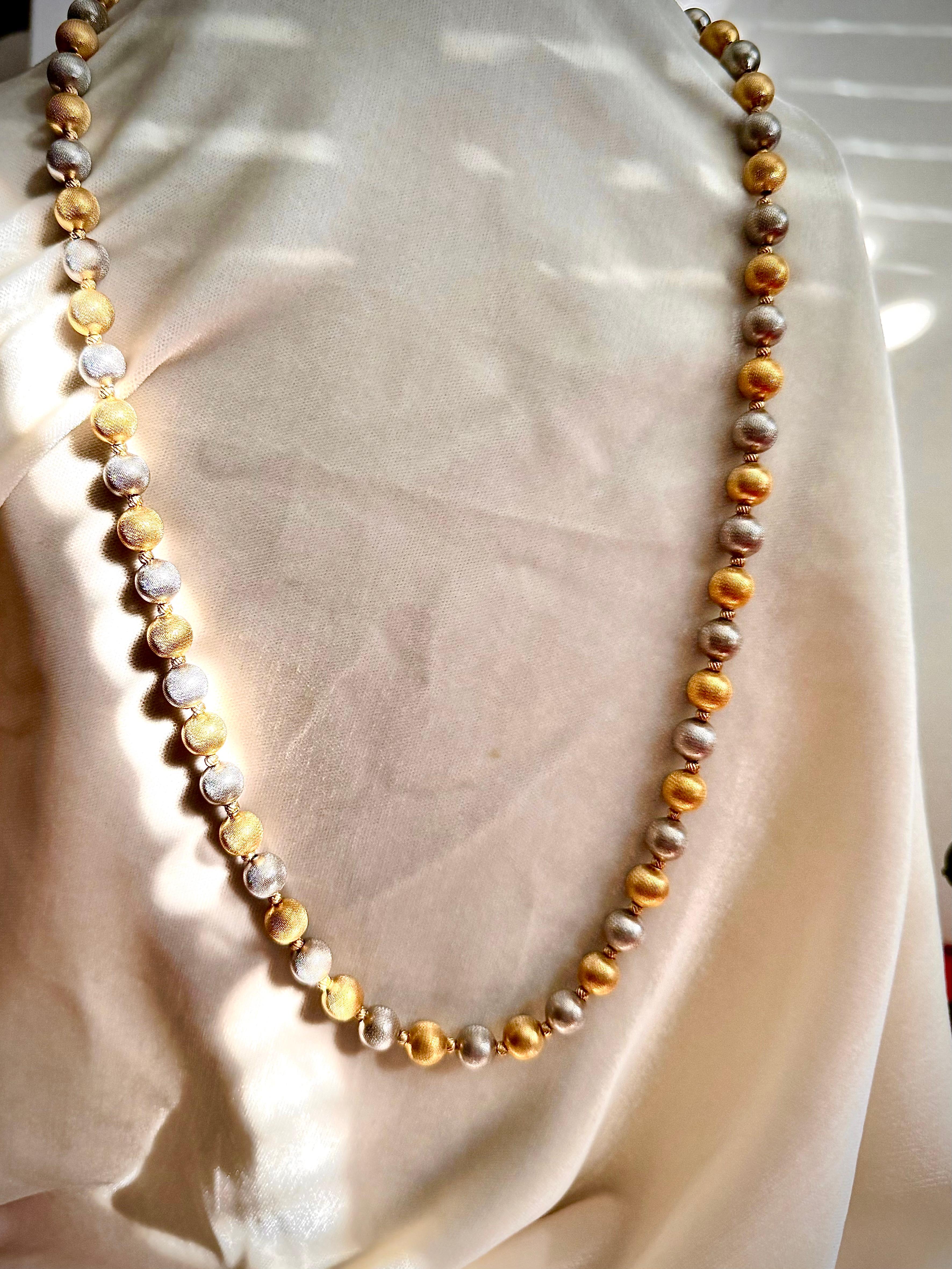 Gold and silver vintage beads in vendita 6