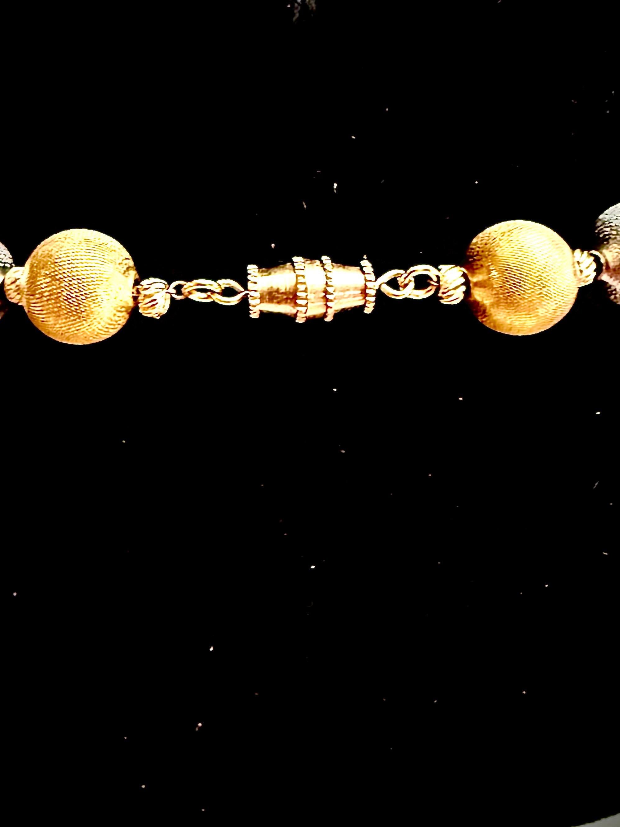 Gold and silver vintage beads In condizioni buone in vendita a New Orleans, LA