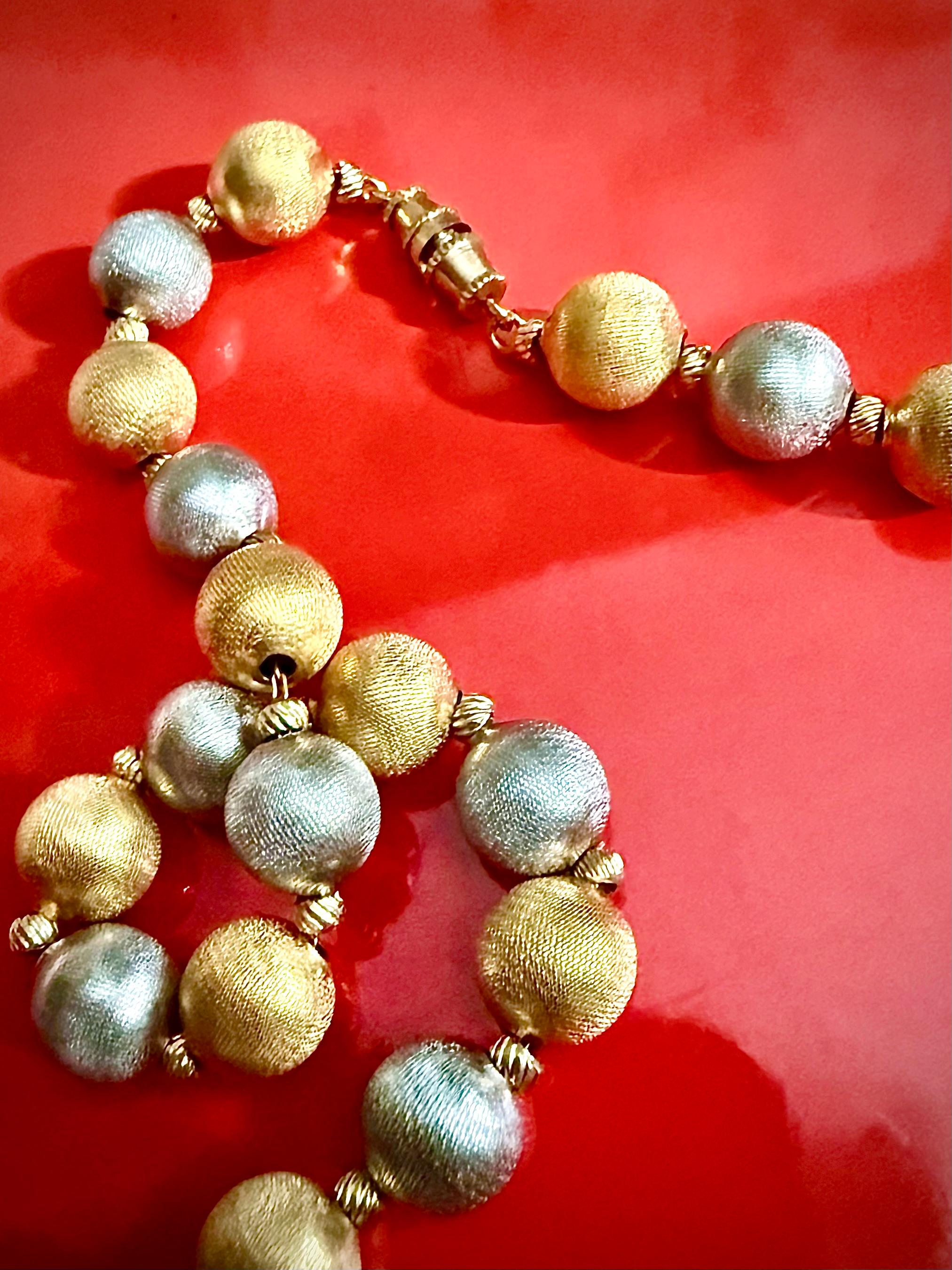 Gold and silver vintage beads in vendita 1
