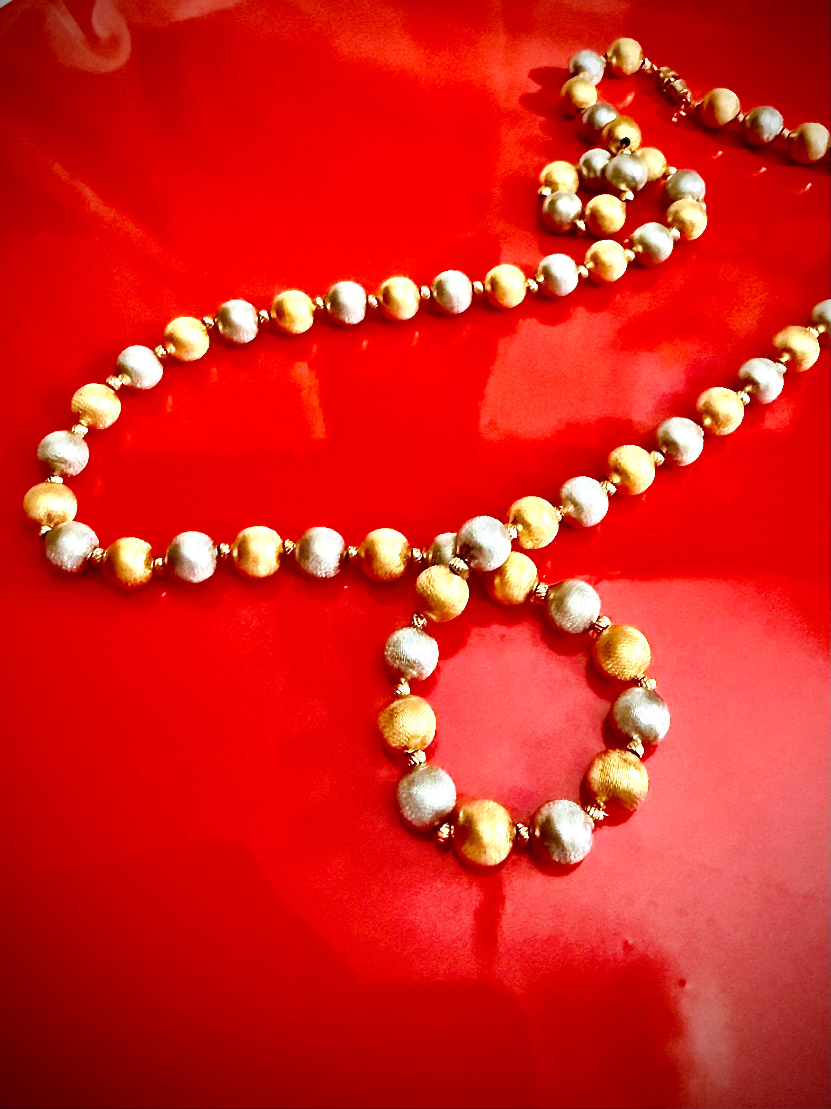 Gold and silver vintage beads in vendita 2