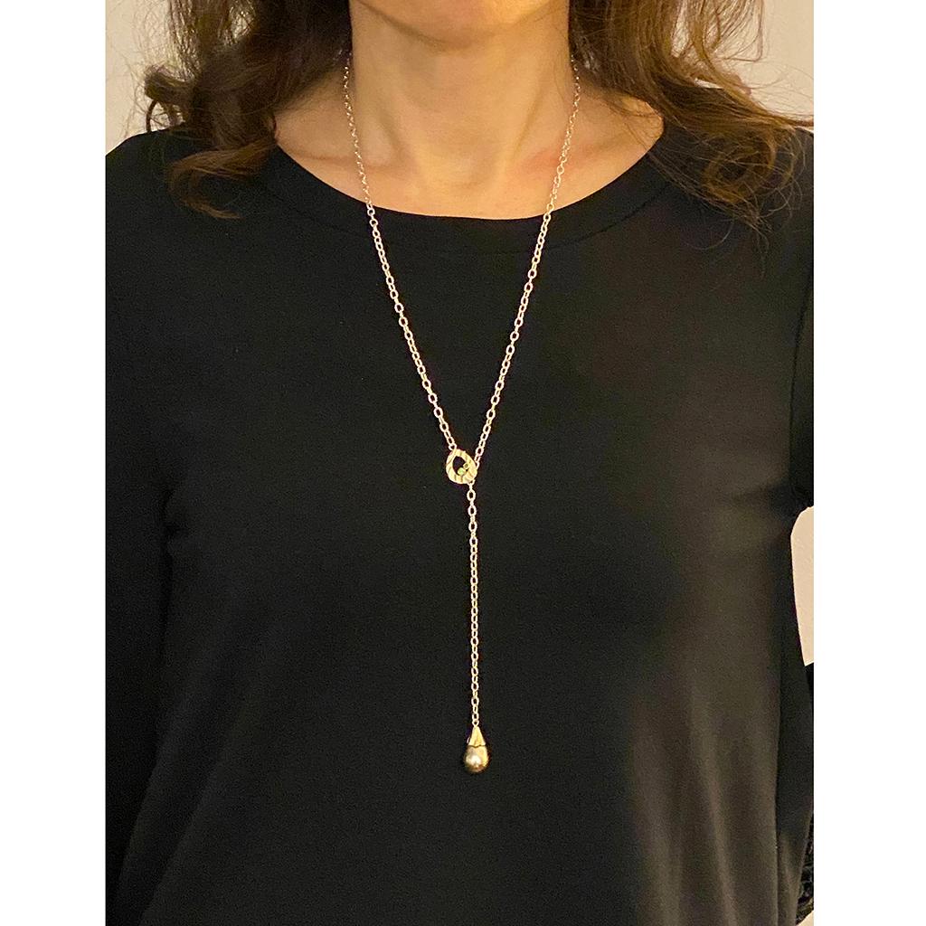 Collar de oro y plata de ley con perlas de Tahití y detalles de granate verde Contemporáneo en venta