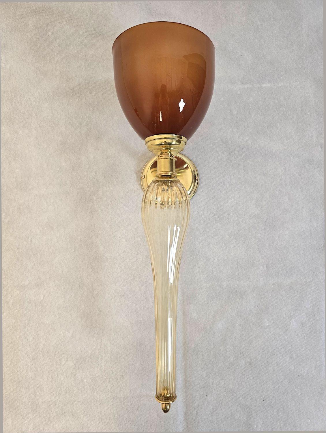 Mid-Century moderno Coppia di appliques in vetro di Murano in oro e terracotta in vendita