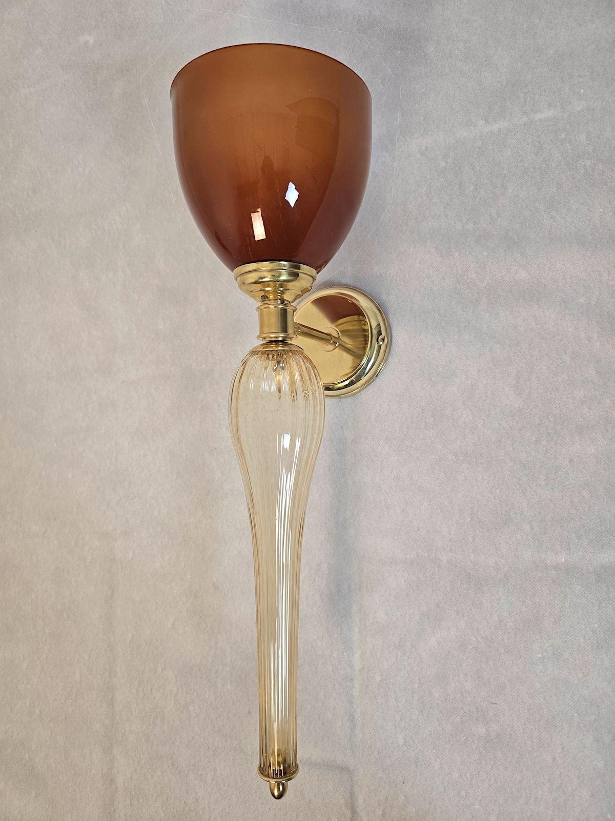 Italiano Coppia di appliques in vetro di Murano in oro e terracotta in vendita