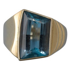Gold and Trapezium Cut Aquamarine Ring