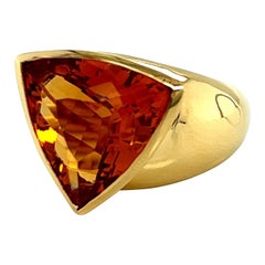 Bague cocktail en or et citrine en forme de trillion