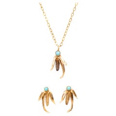 Gold Pendant Necklaces