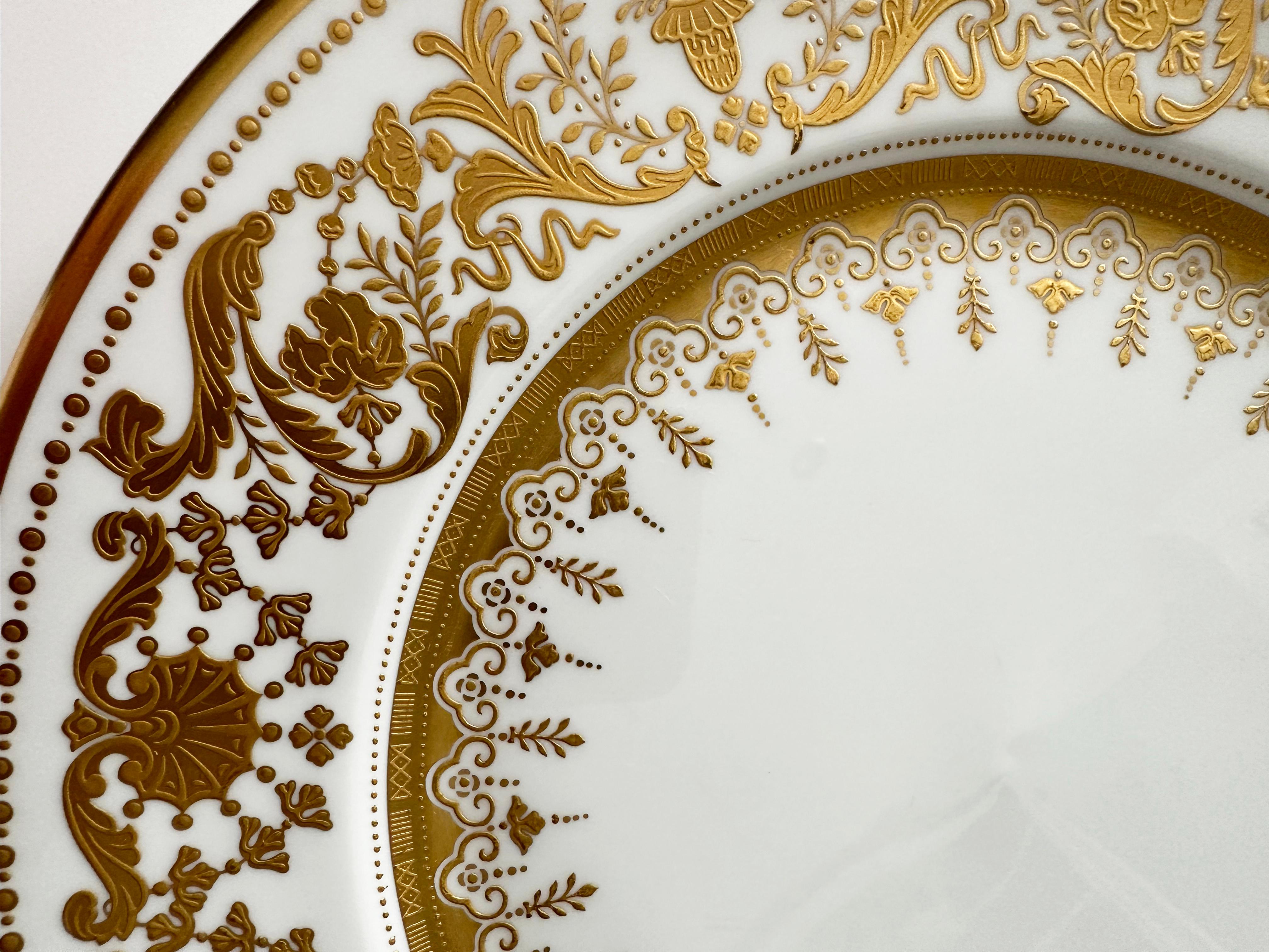 English Gold and White Decorative Porcelain Plate in Barocco Style by De Lamerie For Sale
