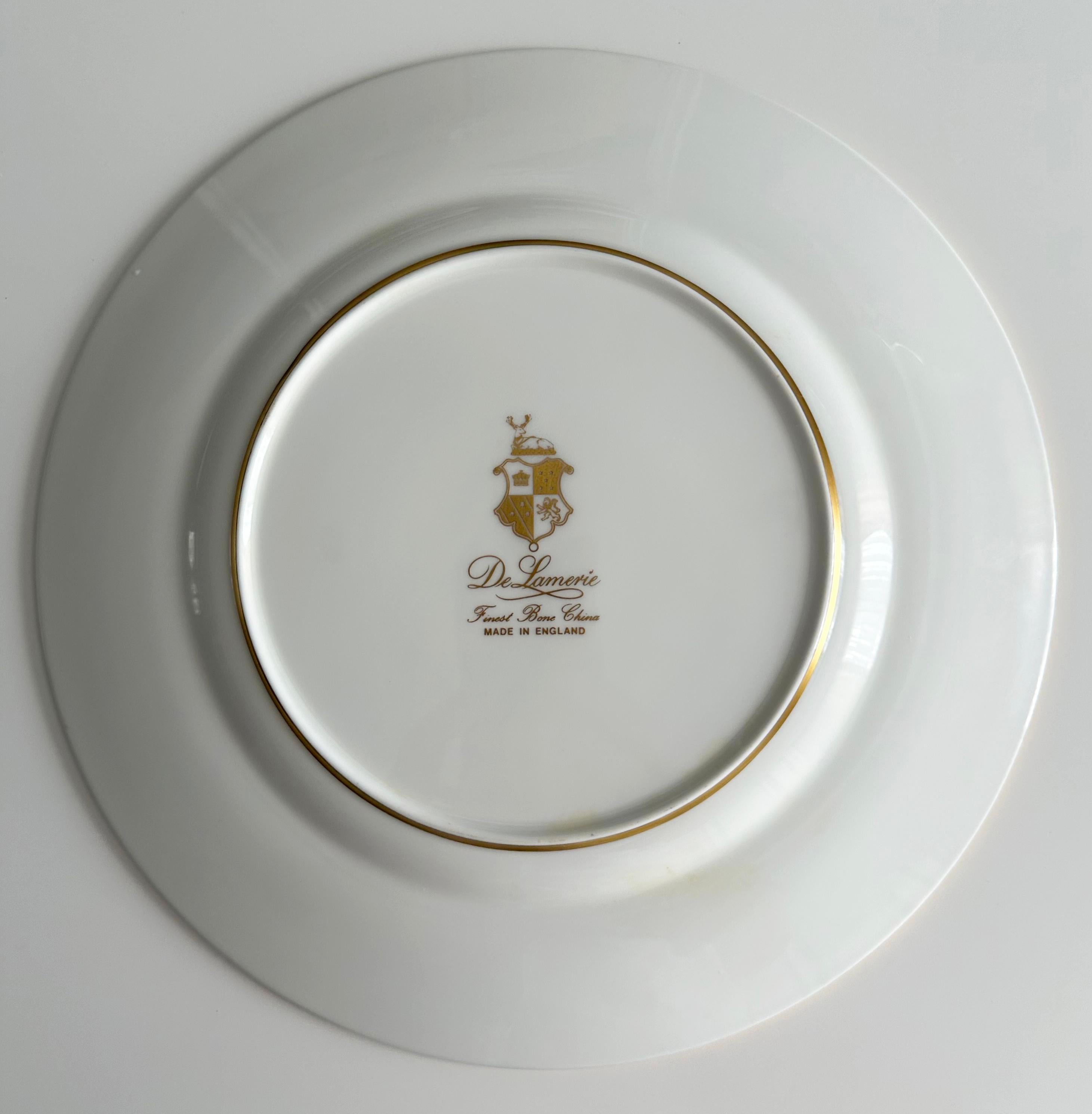 Gold and White Decorative Porcelain Plate in Barocco Style by De Lamerie In Excellent Condition For Sale In Hong Kong, HK