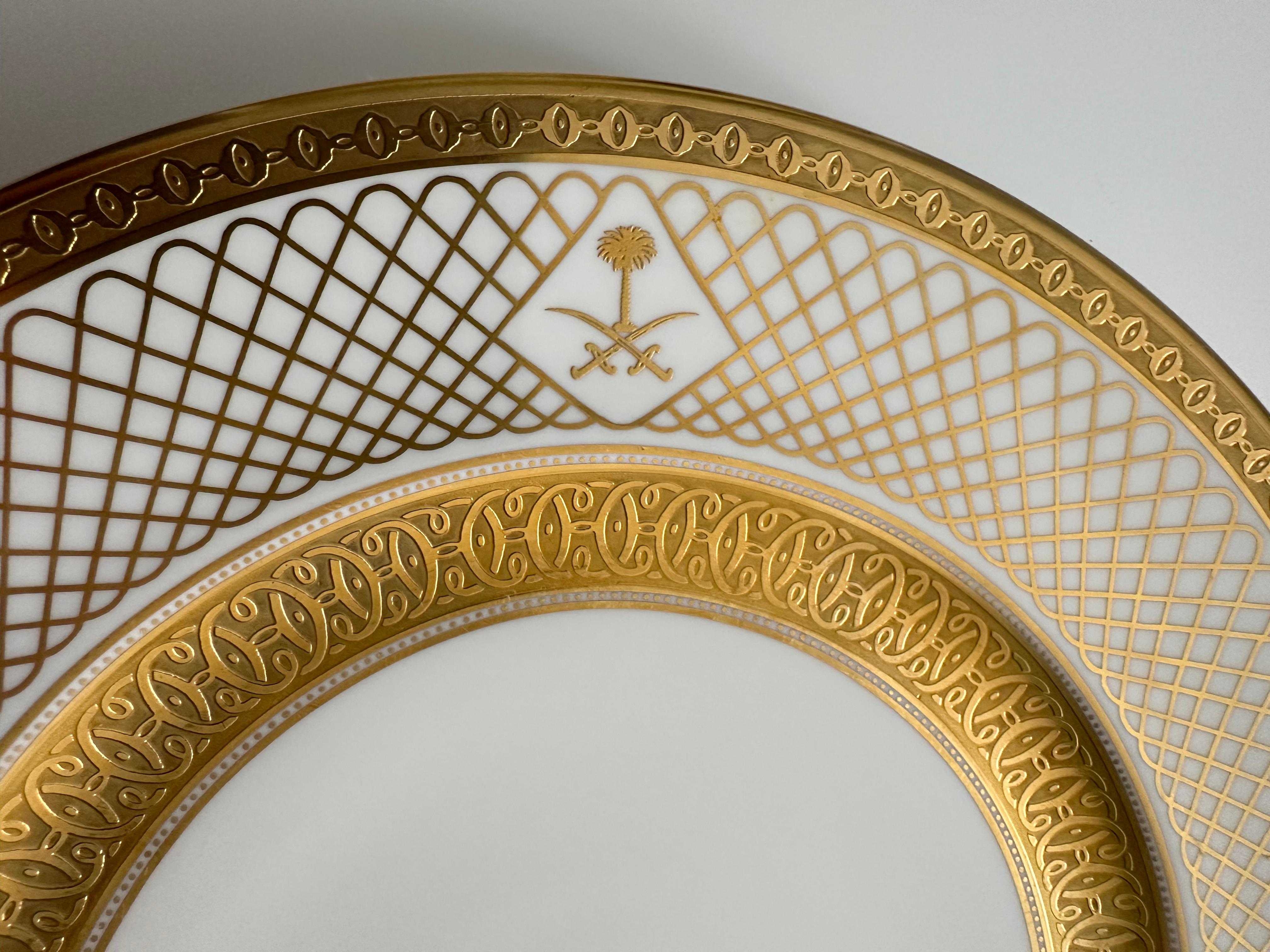 Gold and White Decorative Porcelain Plate in Barocco Style by De Lamerie In Excellent Condition For Sale In Hong Kong, HK