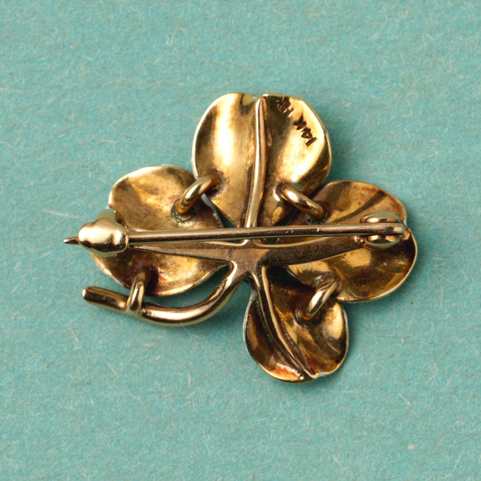 Gold and White Enamel Flower Brooch In Good Condition In Amsterdam, NL