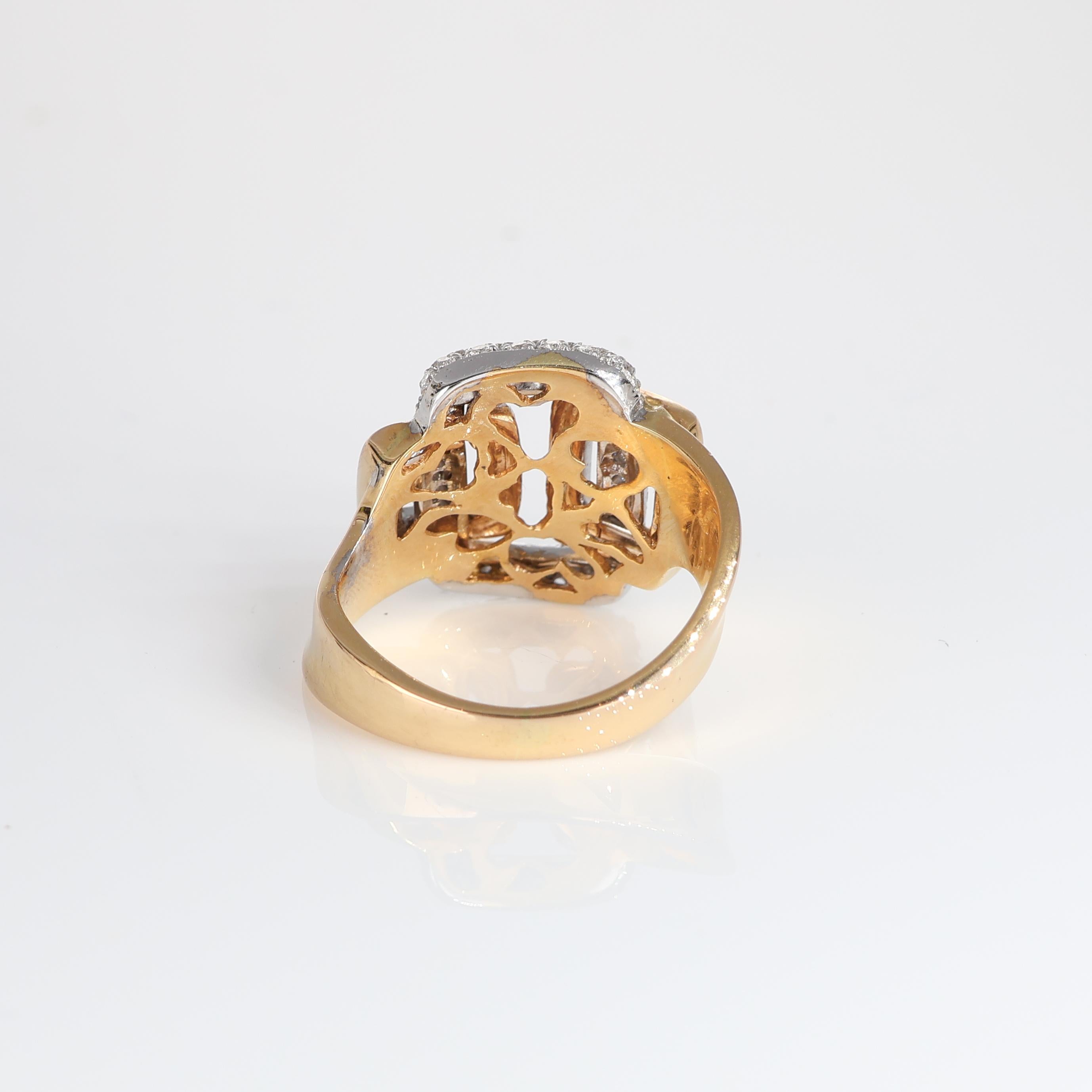 Women's or Men's Gold and White Gold Intertwined White Diamond 0.40 carat Ring For Sale