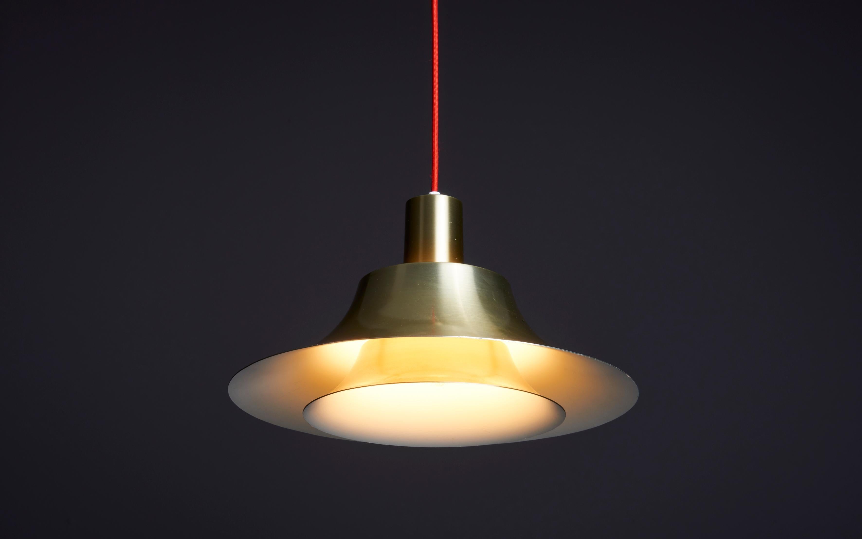 Anhängerlampe aus eloxiertem Aluminium in Gold, 1970er Jahre (Dänisch) im Angebot