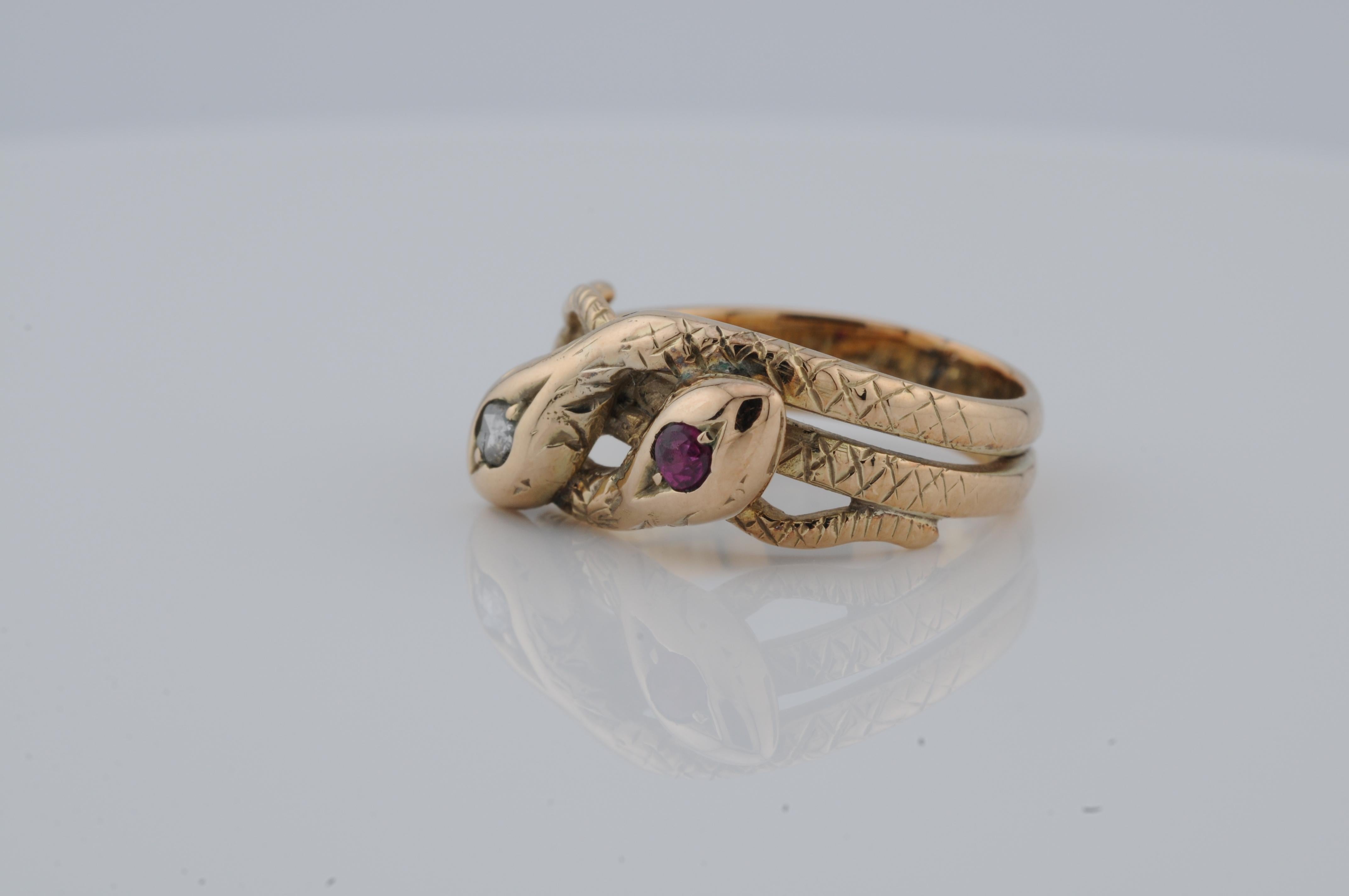 Bague serpent Art nouveau en or antique Unisexe en vente