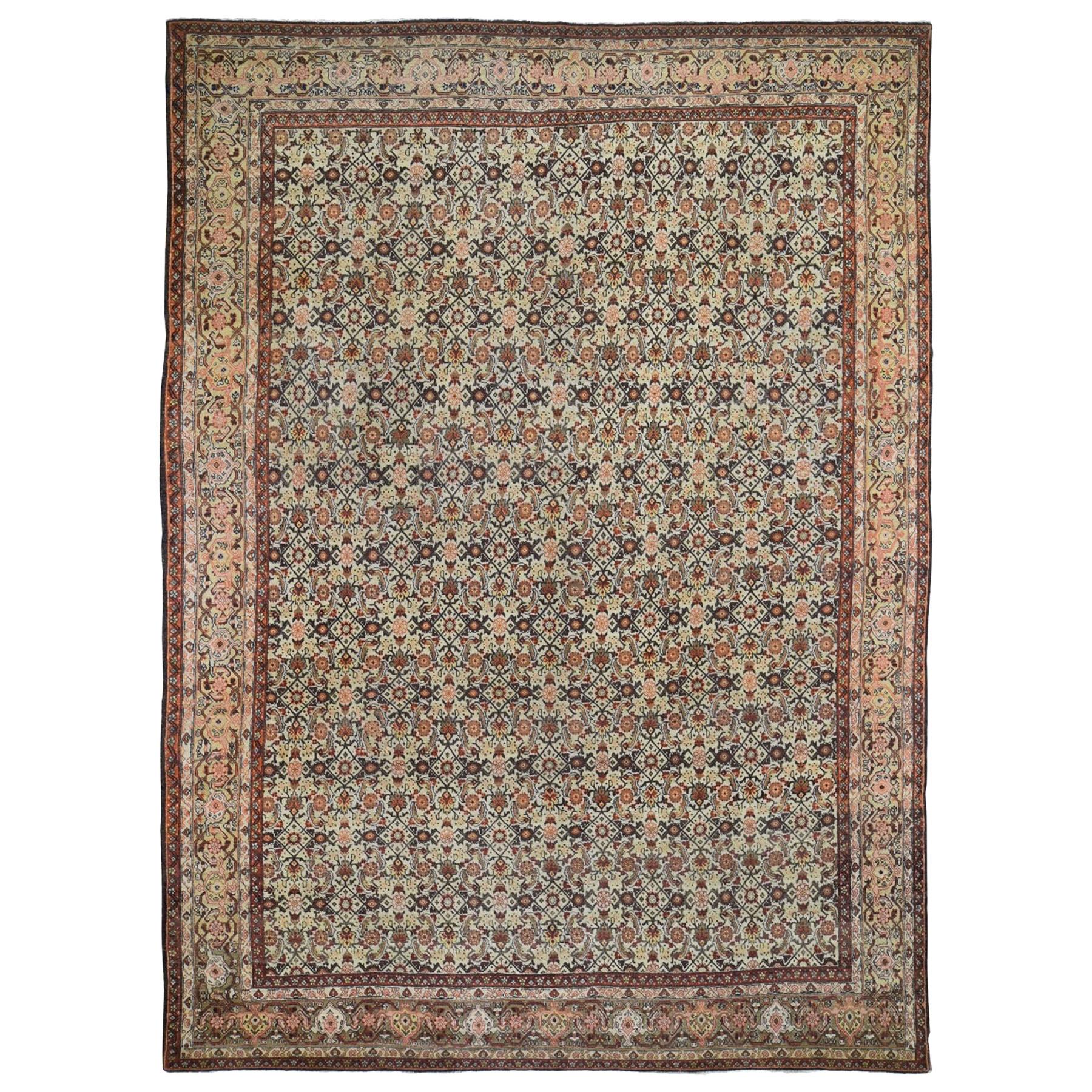 Antiker persischer handgeknüpfter orientalischer Teppich aus reiner Wolle mit goldenem Täbris-Fischmuster