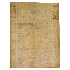 Antiker quadratischer 5 x 6 Türkischer Oushak-Teppich in Gold, lachsfarben, frühes 20. Jahrhundert