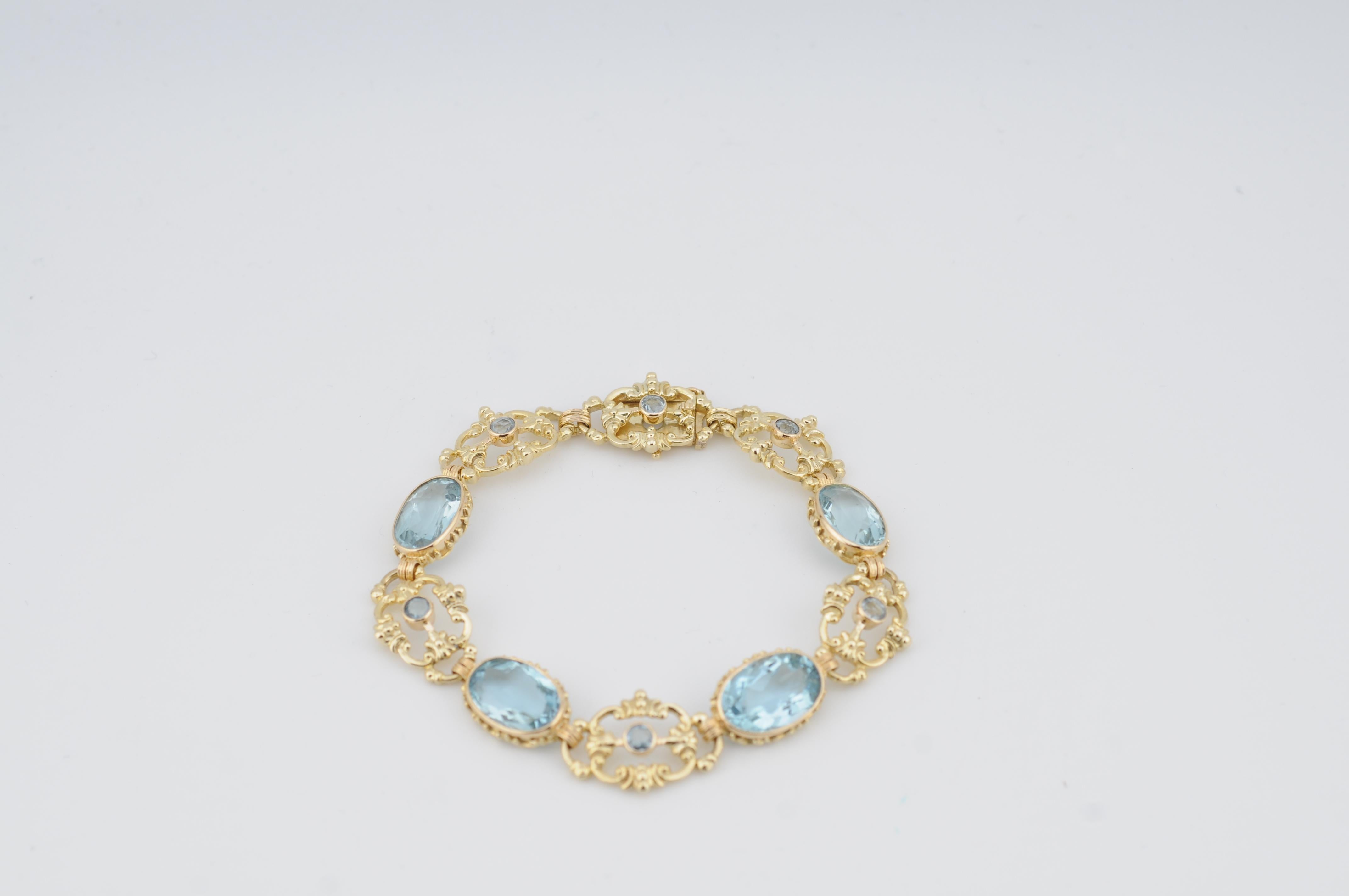 Aesthetic Movement Gold Aquamarine Bracelet – 4×5 ct, Medium Blue For Sale