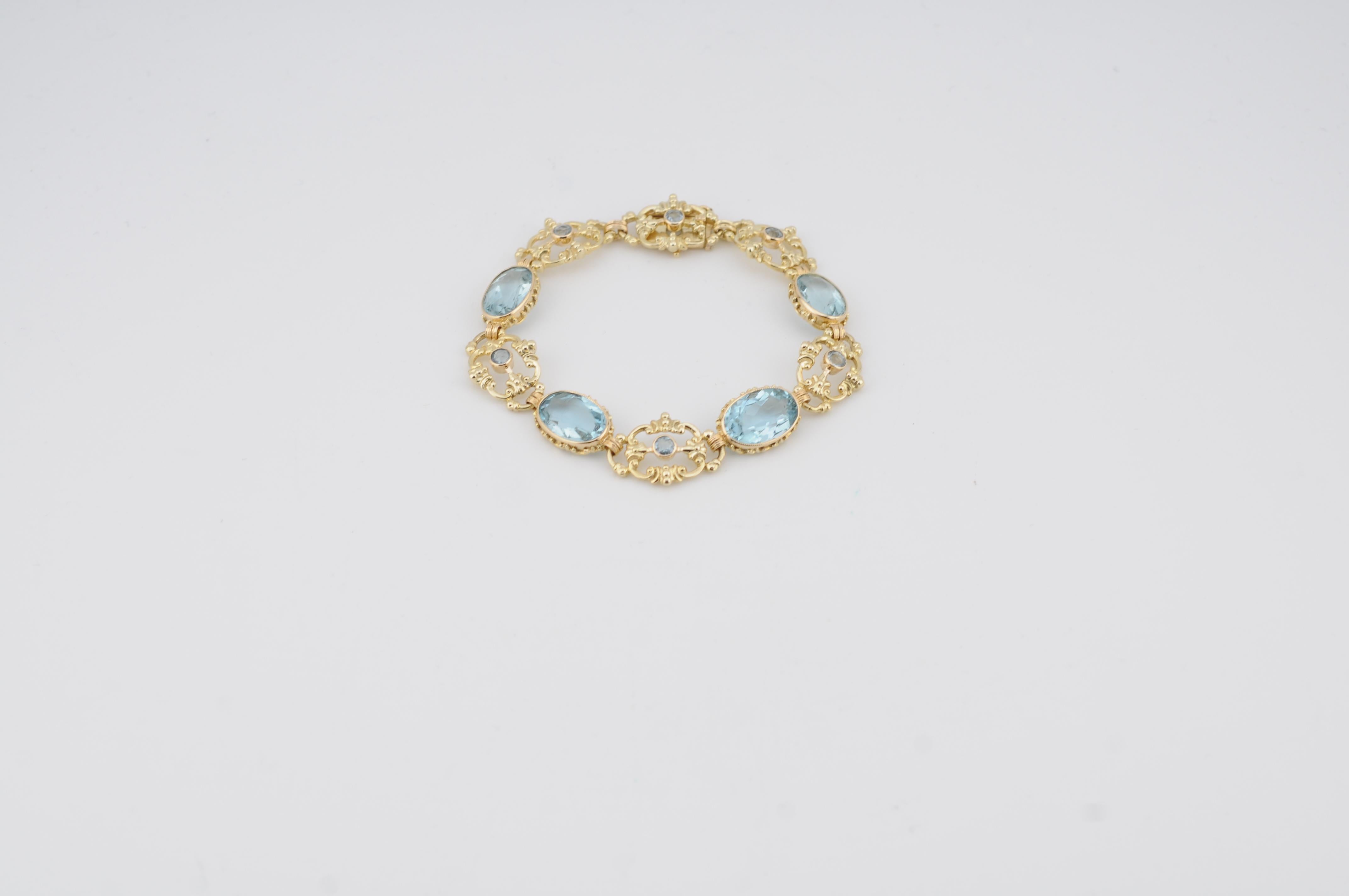 Gold Aquamarine Bracelet – 4×5 ct, Medium Blue In Good Condition For Sale In Berlin, BE